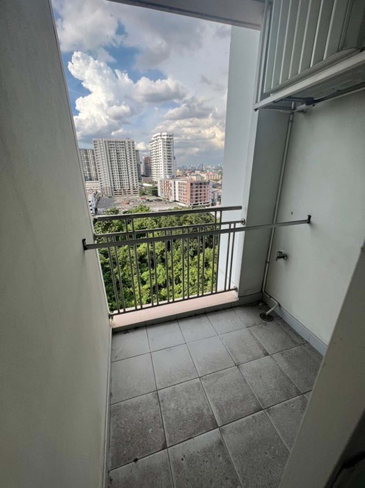 ขายคอนโดปิ่นเกล้า จรัญสนิทวงศ์ : 💖💖ขายถูก Lumpini Suite Pinklao (2 Bed 63.85 ตร.ม/4.55 ล้าน) ชั้น 12 ห้องเปล่า ใกล้ห้าง,ถนนใหญ่/สนใจสอบถามได้นะคะ Line ID = atfirm2010💖💖