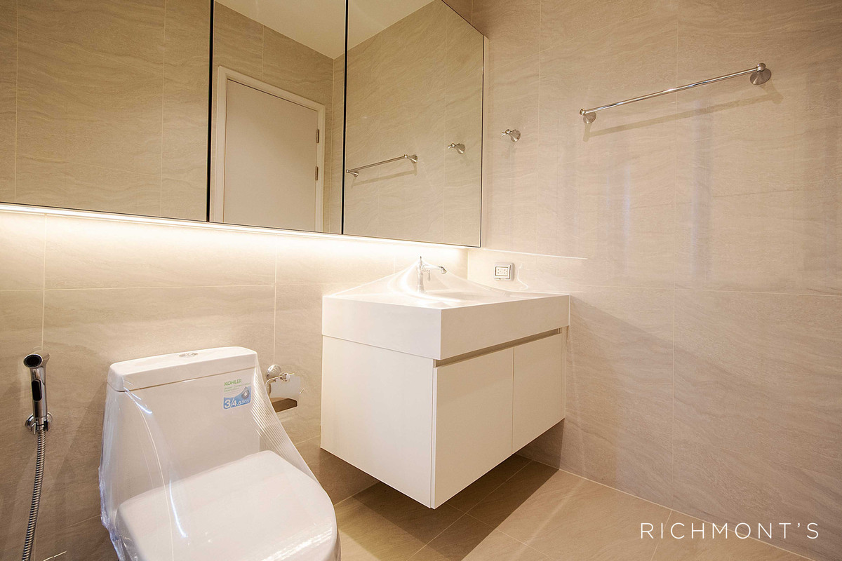 ขายคอนโดวิทยุ ชิดลม หลังสวน : คอนโด 3 ห้องนอนวิวสวย ที่ MUNIQ Langsuan, Please call: 062-496-6454