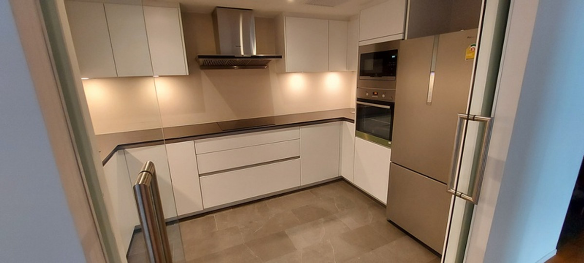 ขายคอนโดวิทยุ ชิดลม หลังสวน : Somkid Gardens Condo , Contact 062-496-6454