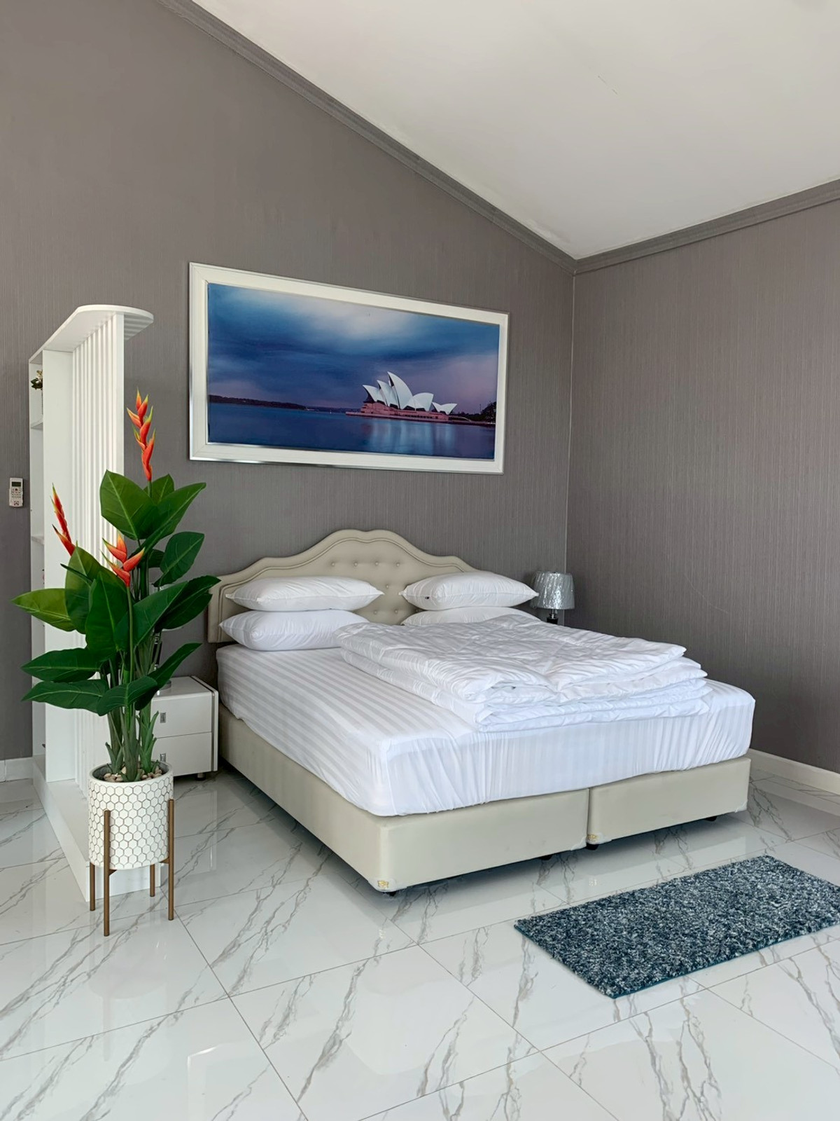 ขายบ้านปทุมธานี รังสิต ธรรมศาสตร์ : 92464 - ขายรีสอร์ทลดาวรรณ์ คอดเทจ ตกแต่งสไตส์ยุโรป คลองสาม ลำลูกกา มีบ้าน4 หลัง 5 ห้องนอน 5 ห้องน้ำ เนื้อที่ 333 ตรว สมราคา