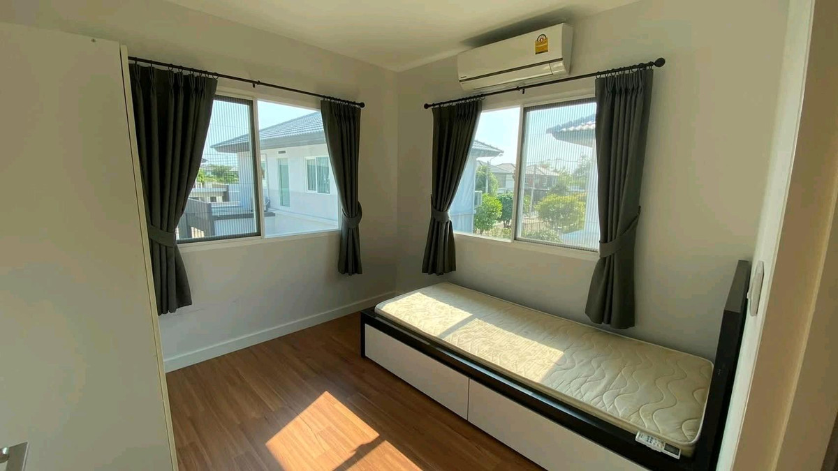 For RentHouseRathburana, Suksawat : 📍 Soi Pracha Uthit 90 | Beautiful house, ready to move in immediately. The house is now vacant.