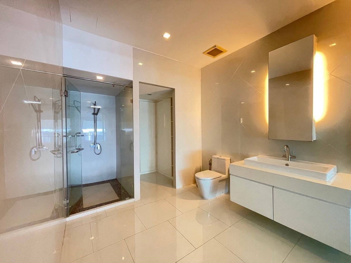 ให้เช่าคอนโดพัทยา บางแสน ชลบุรี สัตหีบ : ให้เช่าด่วน The Sanctuary WongAmat ห้อง Duplex 2 ห้องนอน 2 ห้องน้ำ ติดหาดวงอมาตย์ ขนาด 139.00 ตร.ม. ราคา 49,000 บาท