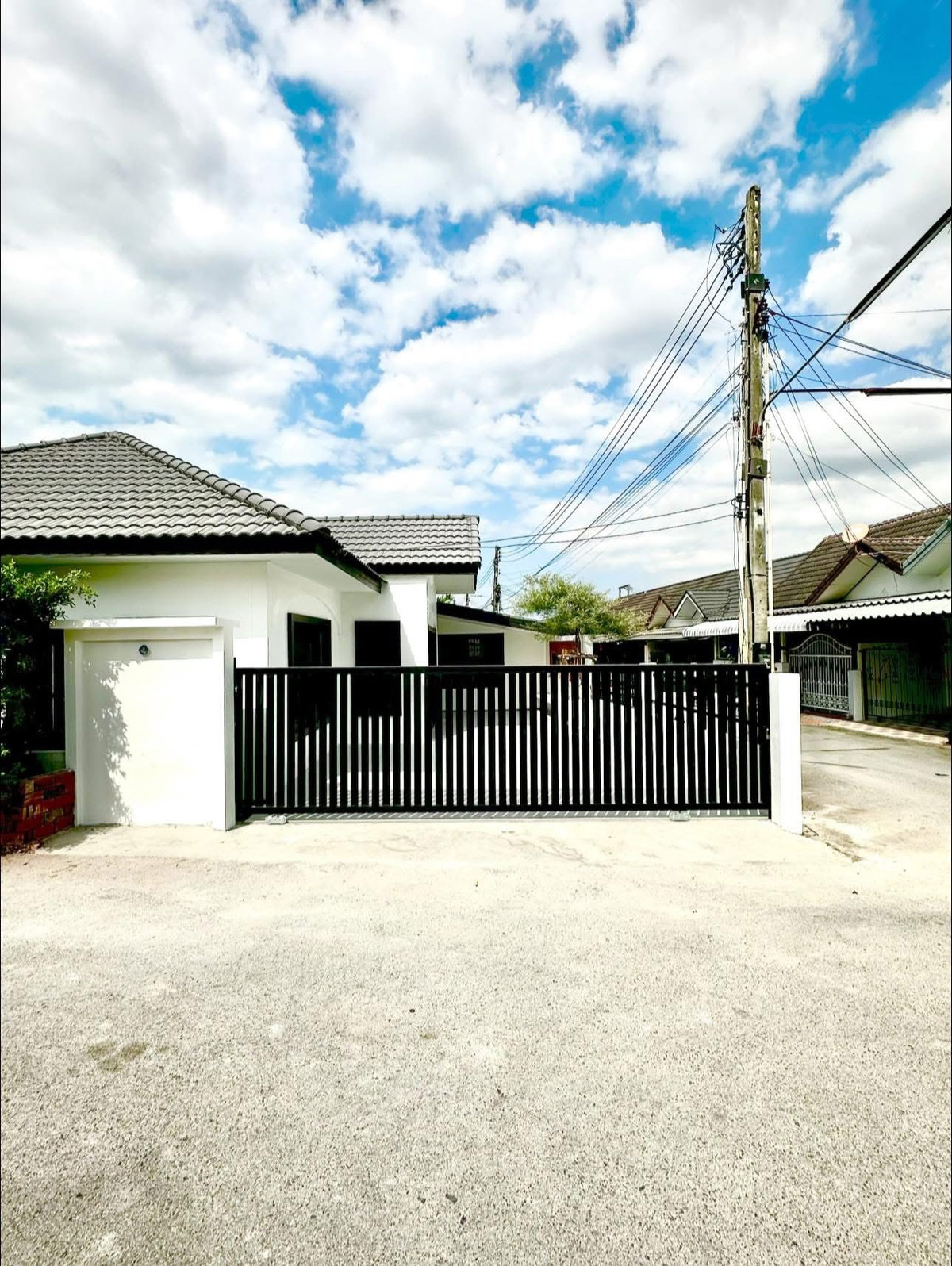 For SaleHousePattaya, Bangsaen, Chonburi : Chatkaew Group Phase 1 / 4 Bedrooms (FOR SALE) BEWN048