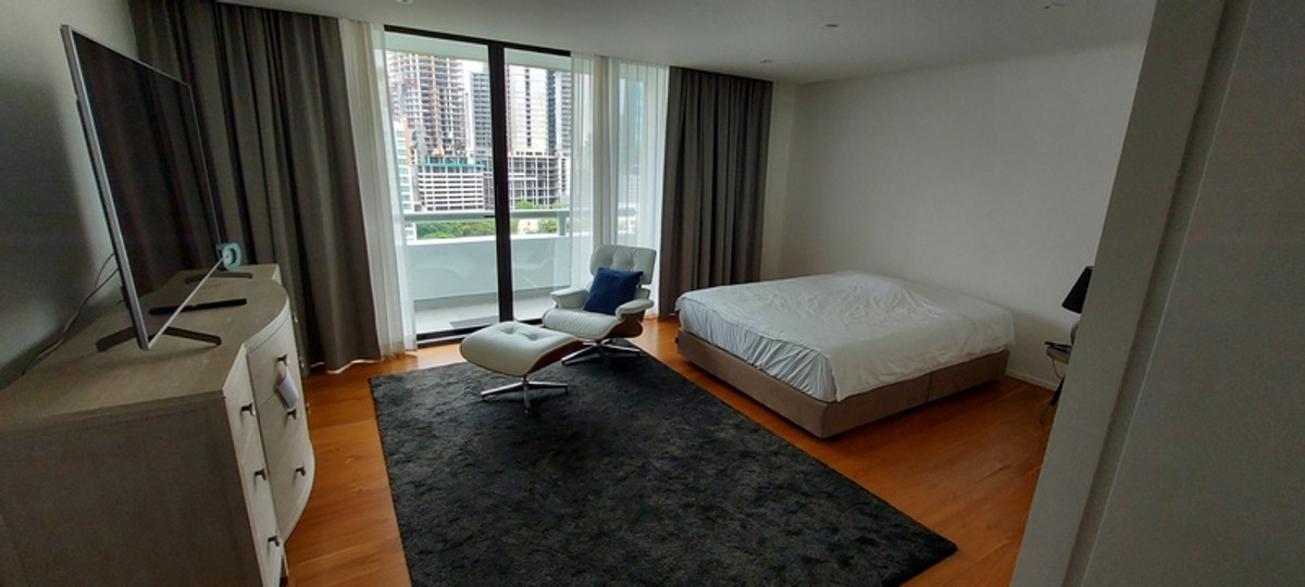 ขายคอนโดวิทยุ ชิดลม หลังสวน : Somkid Gardens Condo , Contact 062-496-6454