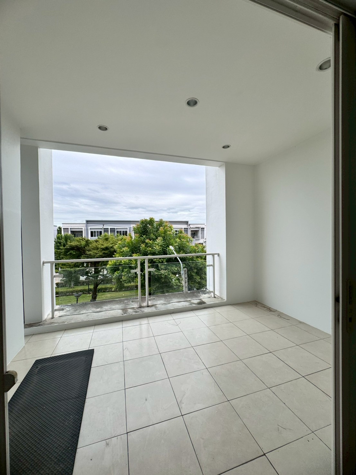 For SaleTownhomePattanakan, Srinakarin : Townhome for sale, The Exclusive Village, Pattanakarn 44 (The Exclusive-Pattanakarn44) near APL Hua Mak (N.1915)