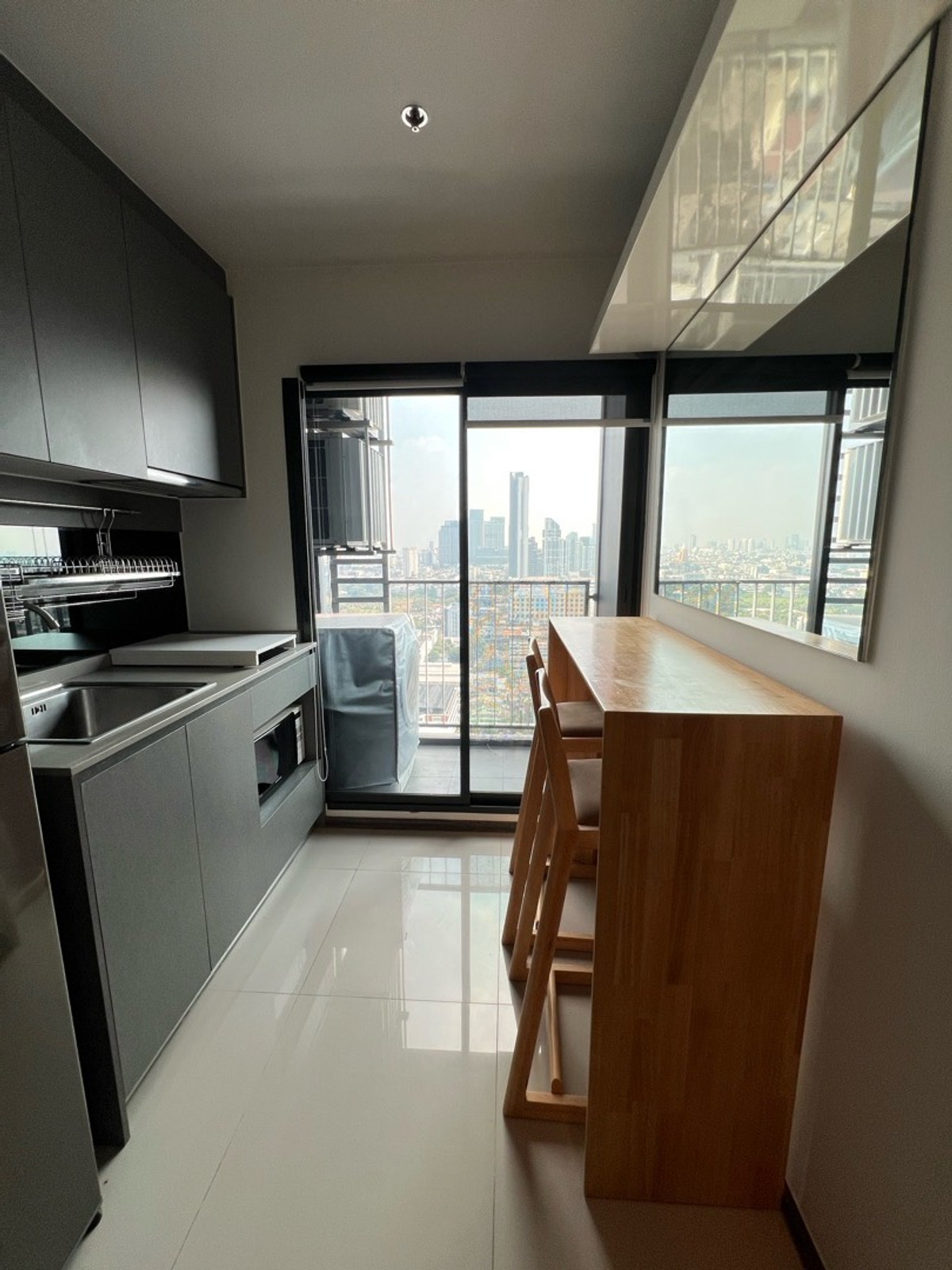 For RentCondoOnnut, Udomsuk : For rent, next to the BTS, 1 Bedroom, beautiful built-in room, high floor, Ideo S 93 Tel 095 878 5645