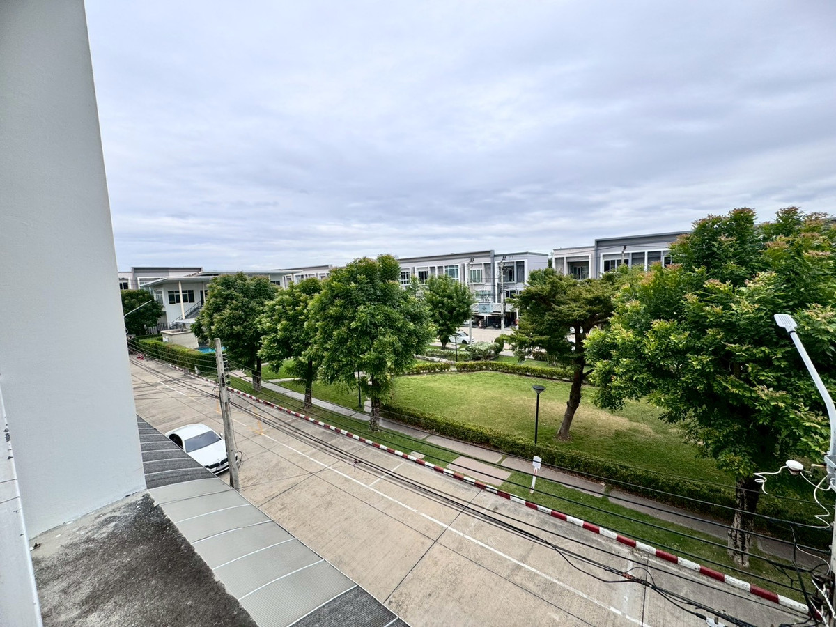 For SaleTownhomePattanakan, Srinakarin : Townhome for sale, The Exclusive Village, Pattanakarn 44 (The Exclusive-Pattanakarn44) near APL Hua Mak (N.1915)