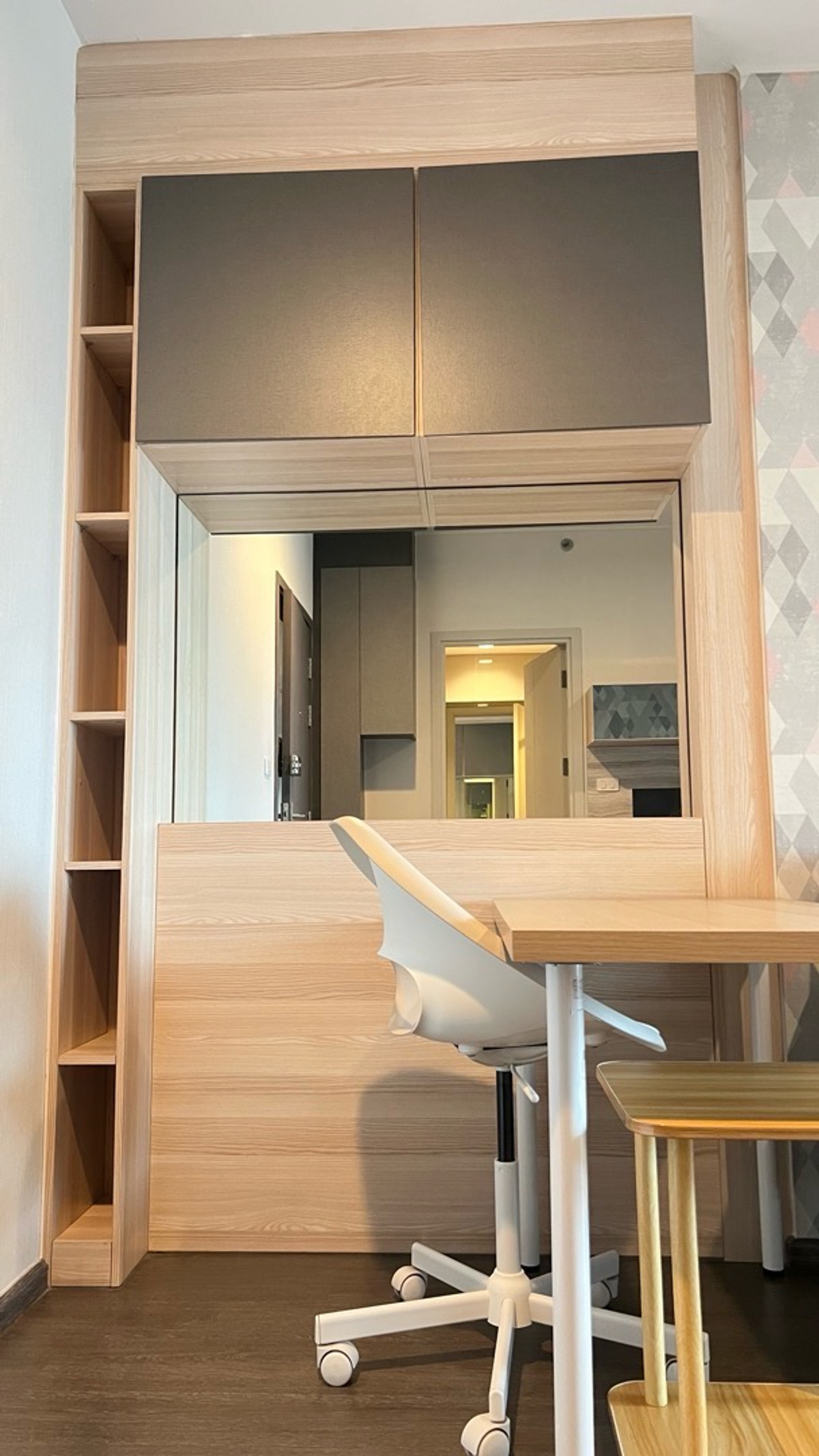 For RentCondoOnnut, Udomsuk : For rent, next to the BTS, 1 Bedroom, beautiful built-in room, high floor, Ideo S 93 Tel 095 878 5645