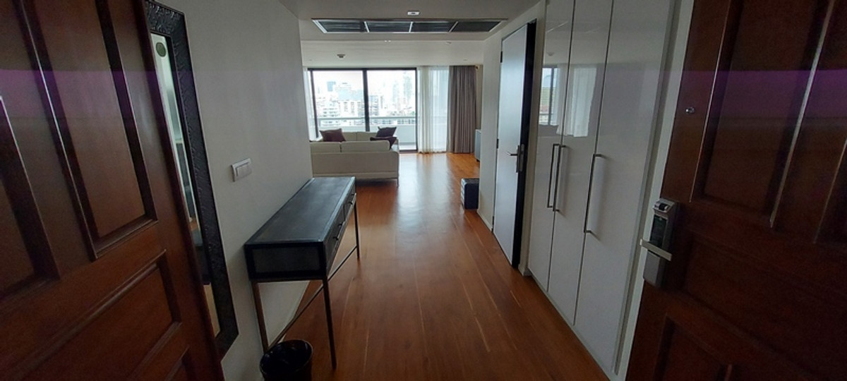 ขายคอนโดวิทยุ ชิดลม หลังสวน : Somkid Gardens Condo , Contact 062-496-6454