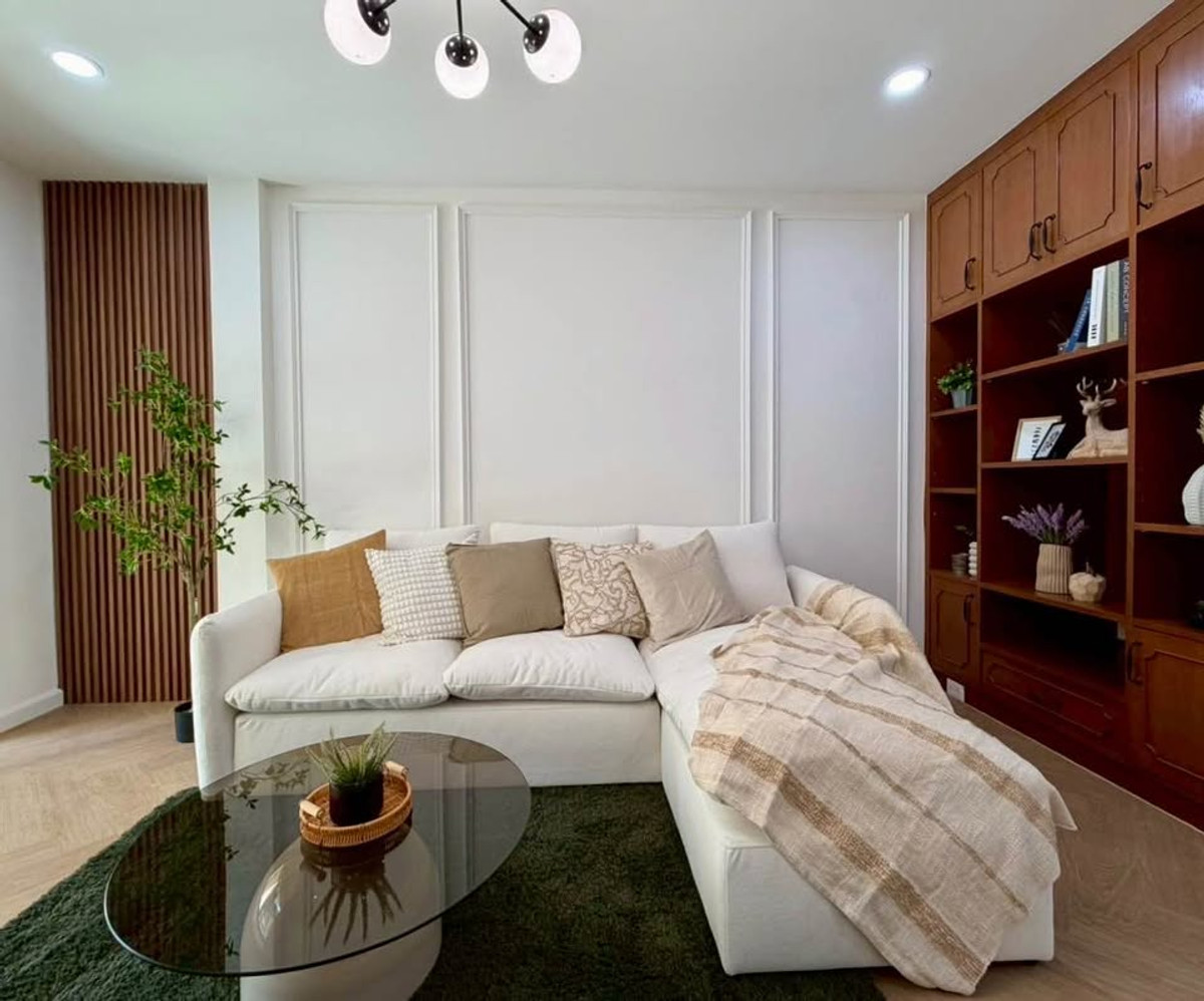 For SaleTownhomeRamkhamhaeng, Hua Mak : K-6709 Urgent sale! Newly renovated townhome, Preecha Village 8, newly decorated in Modern & Cozy style, ready to move in.