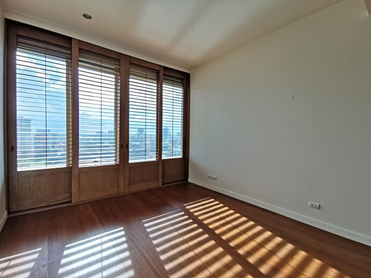 ขายคอนโดวิทยุ ชิดลม หลังสวน : 2 ห้องนอน ห้องสวยวิวสูง ที่ 185 Ratchadamri , Contact 062-496-6454