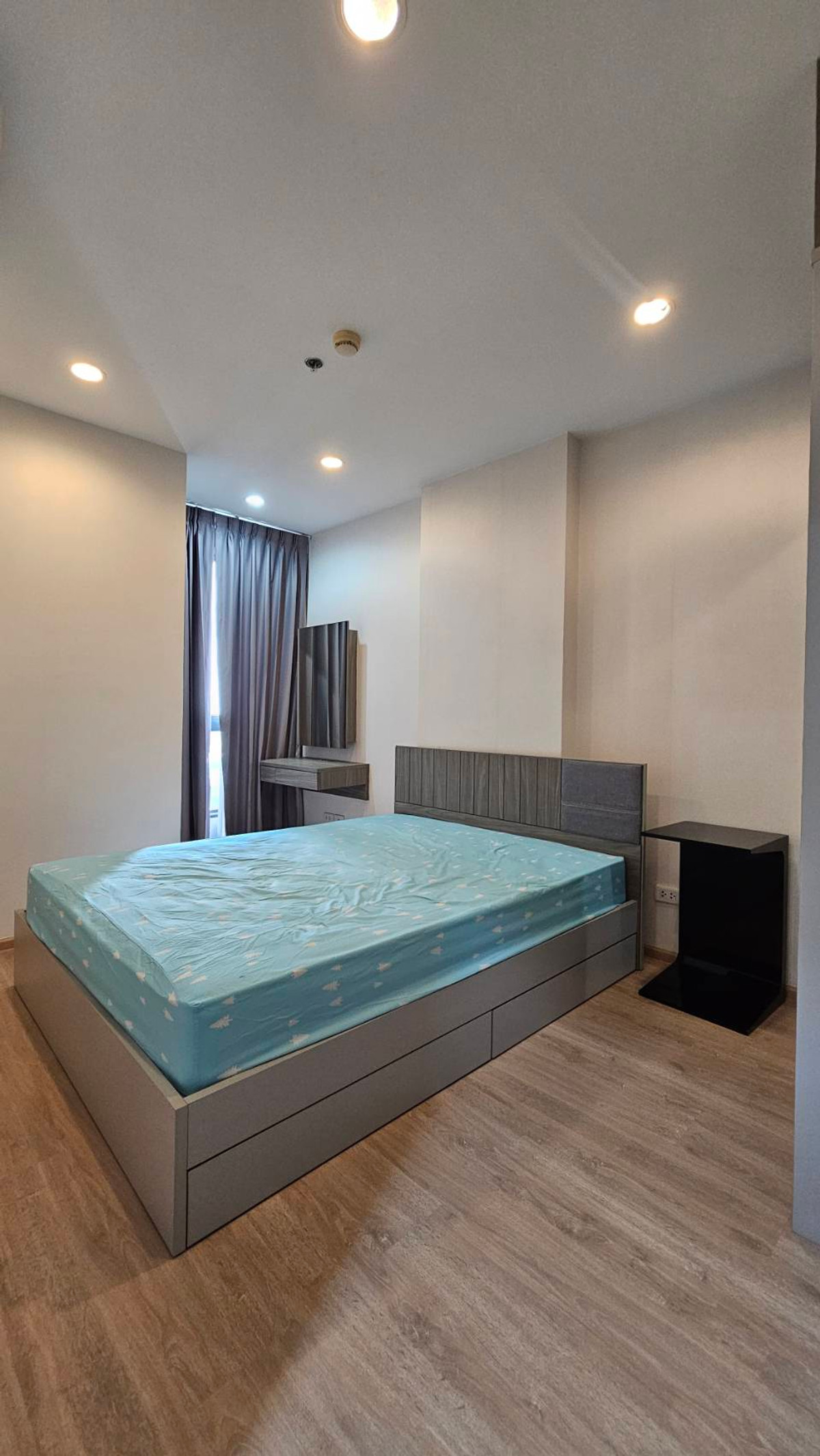 For RentCondoThaphra, Talat Phlu, Wutthakat : For rent, beautiful room, Ideo Sathorn Thapra (Ideo Sathorn Thapra), next to BTS Pho Nimit, 300 meters, with furniture + washing machine, only 8,500 baht.