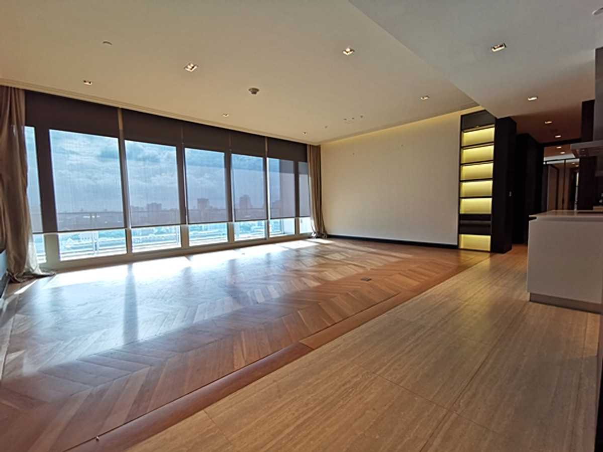 ขายคอนโดวิทยุ ชิดลม หลังสวน : 2 ห้องนอน ห้องสวยวิวสูง ที่ 185 Ratchadamri , Contact 062-496-6454