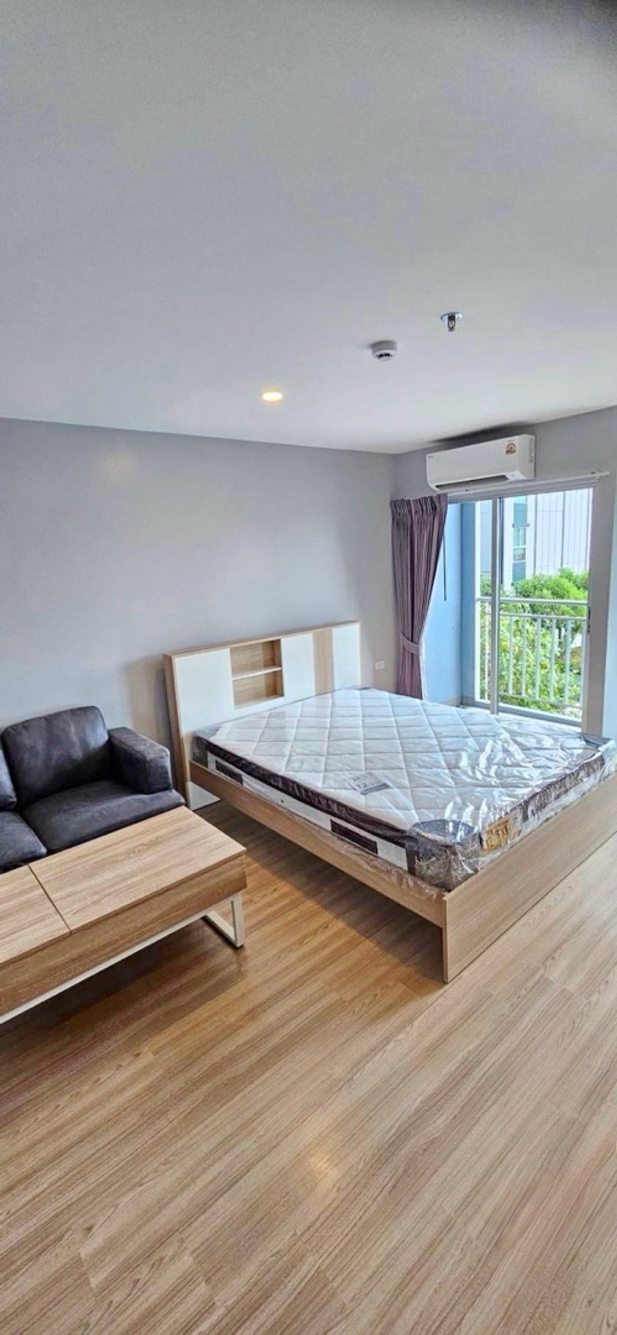 For RentCondoChaengwatana, Muangthong : 📍 โครงการ : Lumpini Ville แจ้งวัฒนะ–ปากเกร็ด สเตชั่น
🚝 ใกล้ : MRT ปากเกร็ด (สายสีชมพู) ประมาณ 150 เมตร
💵 ราคาเช่า : 8,000 บาท / เดือน