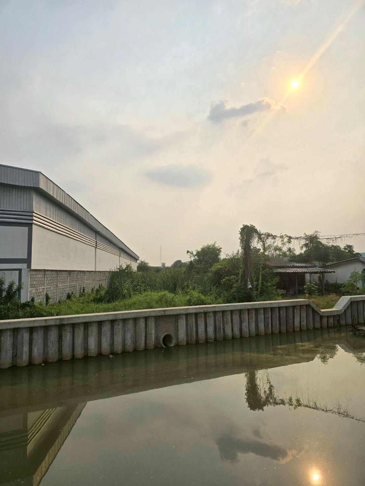 For SaleFactoryMahachai Samut Sakhon : Land for sale 1 rai 3 ngan in Na Di Subdistrict, Mueang Samut Sakhon District, Samut Sakhon Province, price 12,000,000 baht.