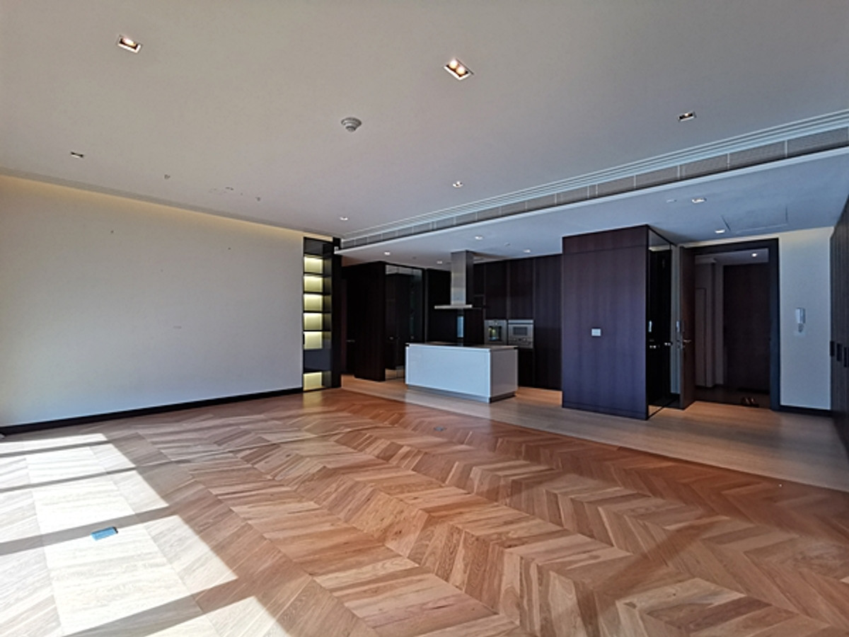 ขายคอนโดวิทยุ ชิดลม หลังสวน : 2 ห้องนอน ห้องสวยวิวสูง ที่ 185 Ratchadamri , Contact 062-496-6454