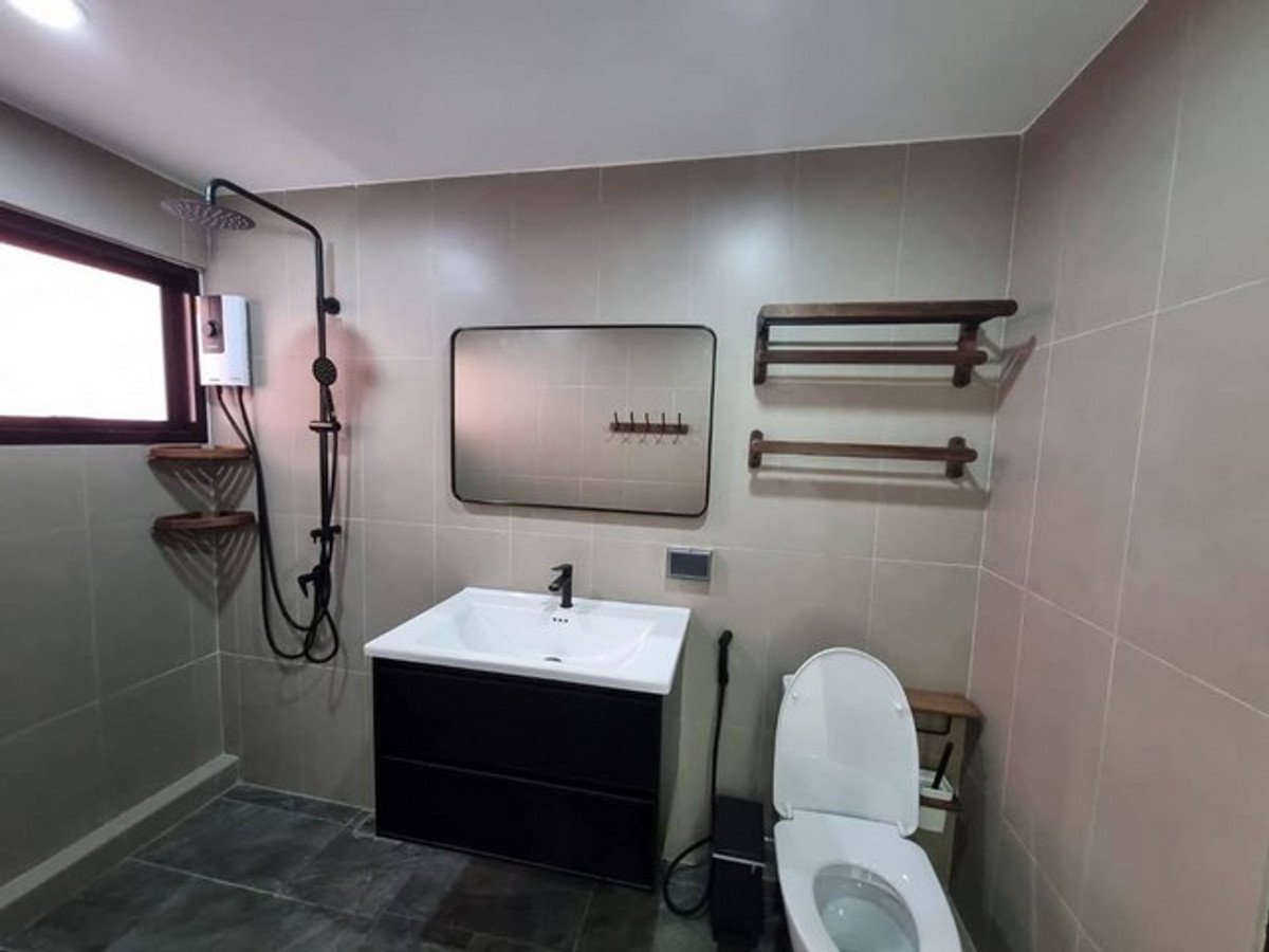 For RentHousePattanakan, Srinakarin : HR3183 2-story detached house for rent in Phatthanakan area, prime location near the expressway, 1 minute, can register a company, can do Airbnb.