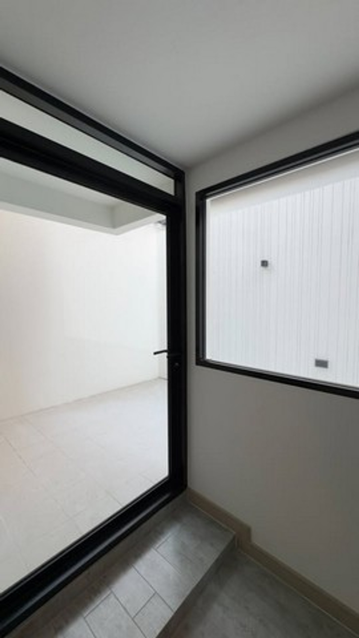 For RentHousePattanakan, Srinakarin : HR3183 2-story detached house for rent in Phatthanakan area, prime location near the expressway, 1 minute, can register a company, can do Airbnb.