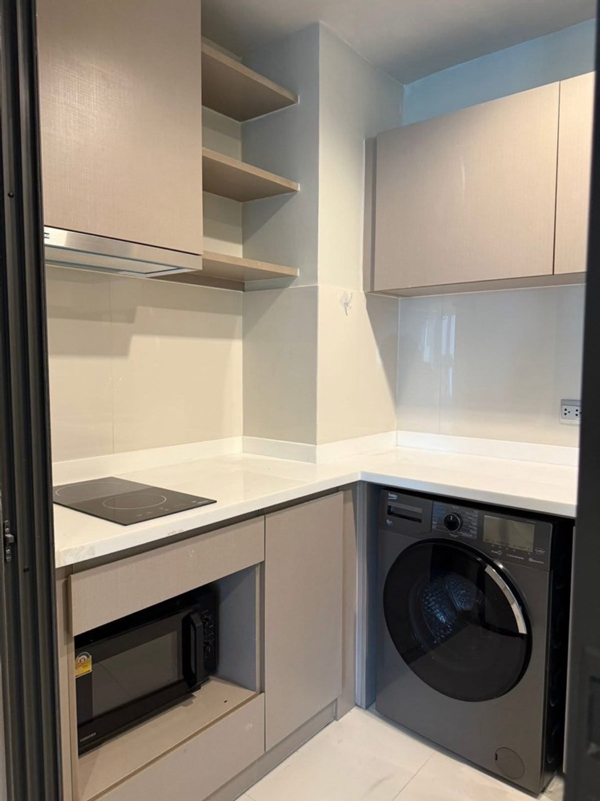 ให้เช่าคอนโดลาดพร้าว เซ็นทรัลลาดพร้าว : ให้เช่า คอนโด Life ลาดพร้าว ขนาดห้อง : 75 ตร.ม ชั้น : 16 ตึก/อาคาร : B 2ห้องนอน 2 ห้องนำ้ ราคา : 42,000 บาท สถานที่ใกล้เคียง : ติด bts สถานีห้าแยกลาดพร้าว
