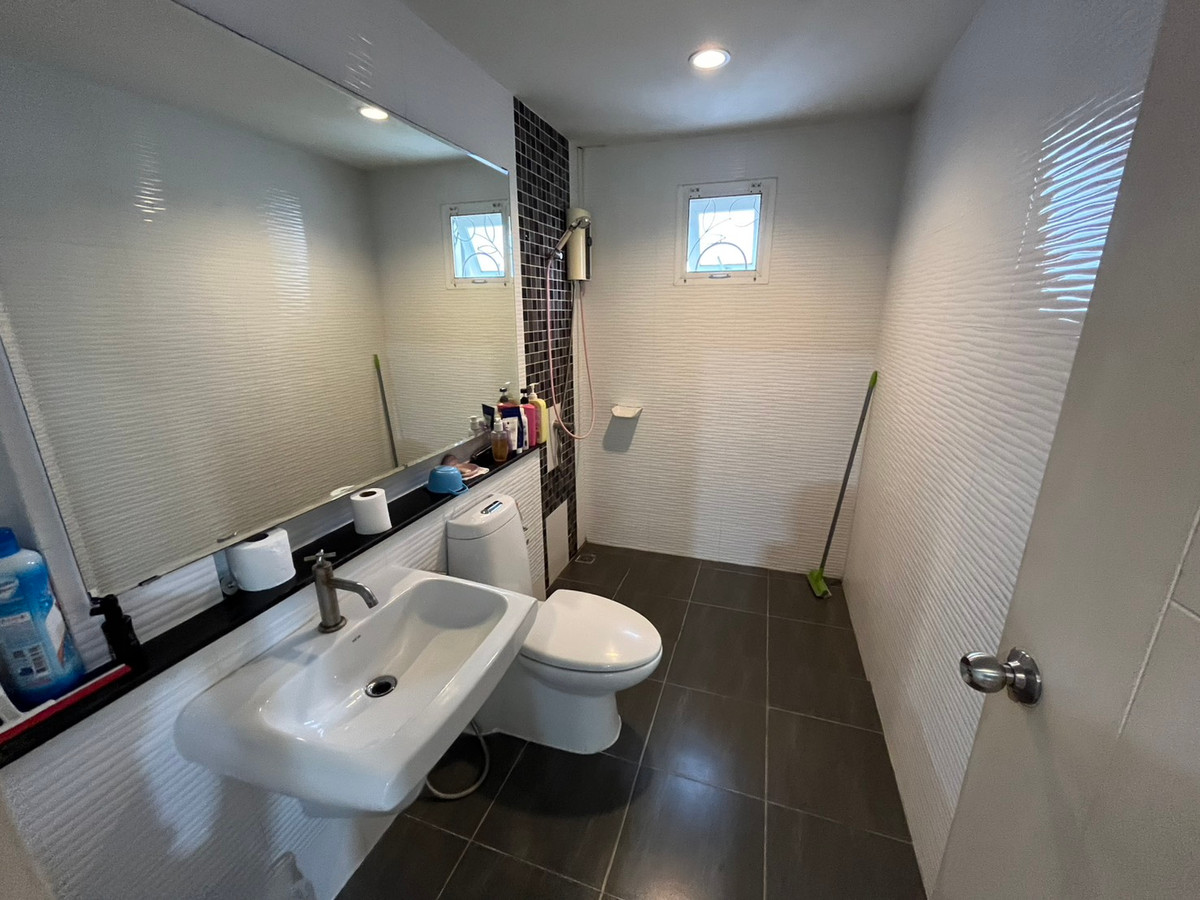 For SaleTownhomePattanakan, Srinakarin : HOT DEAL Townhome for sale with tenants | The Exclusive Pattanakarn 44 | Invest and receive immediate income 🏷️ Peeraphong FIFA | 087-808-3690