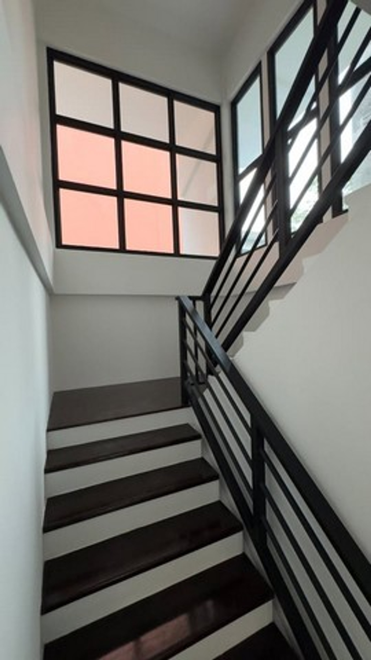 For RentHousePattanakan, Srinakarin : HR3183 2-story detached house for rent in Phatthanakan area, prime location near the expressway, 1 minute, can register a company, can do Airbnb.