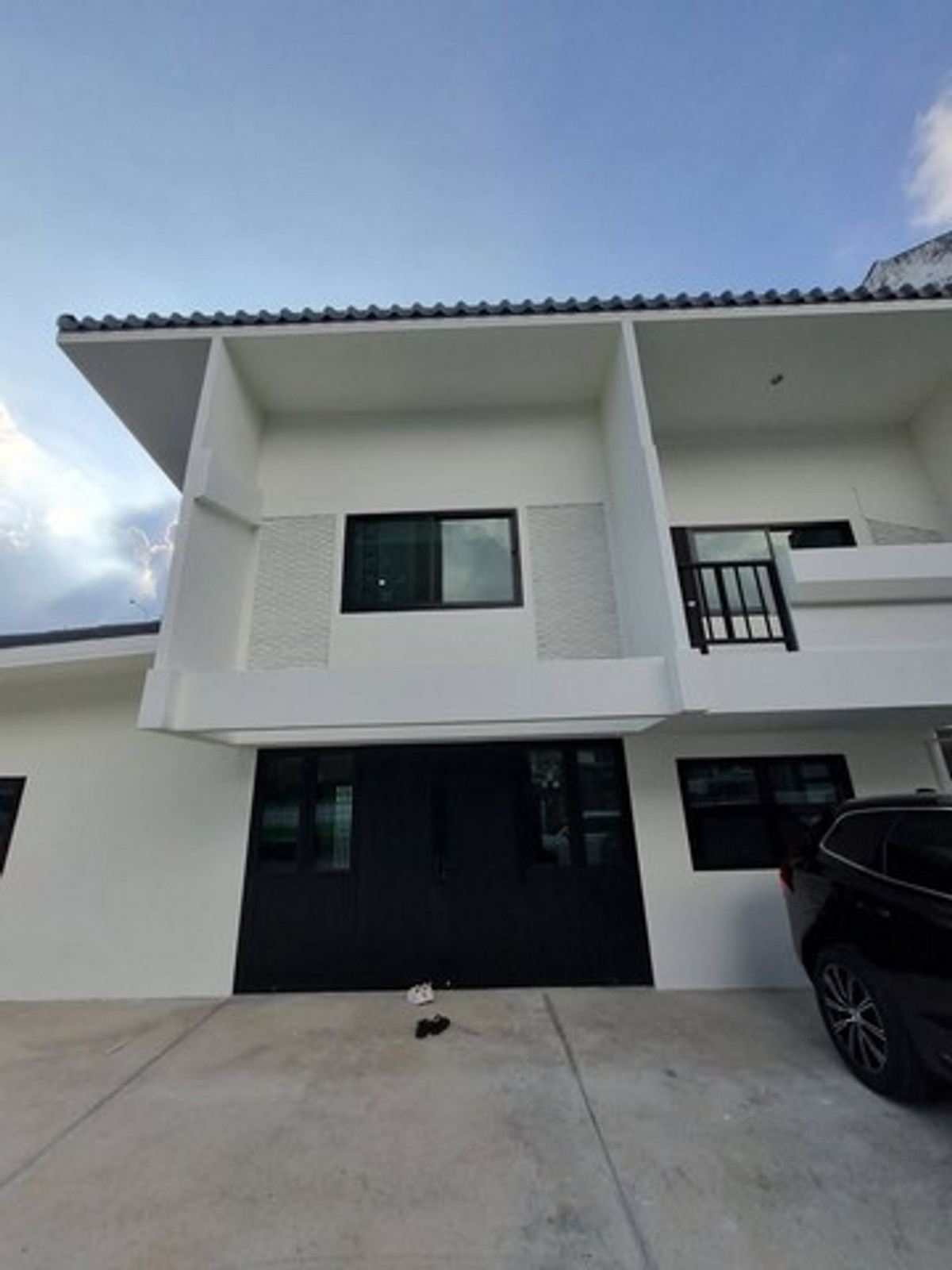For RentHousePattanakan, Srinakarin : HR3183 2-story detached house for rent in Phatthanakan area, prime location near the expressway, 1 minute, can register a company, can do Airbnb.