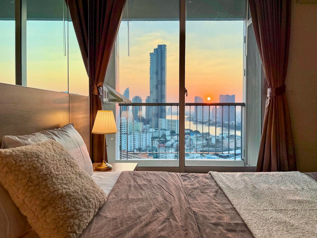 For RentCondoSathorn, Narathiwat : Experience the most beautiful curve of the Chao Phraya River from your own room.
