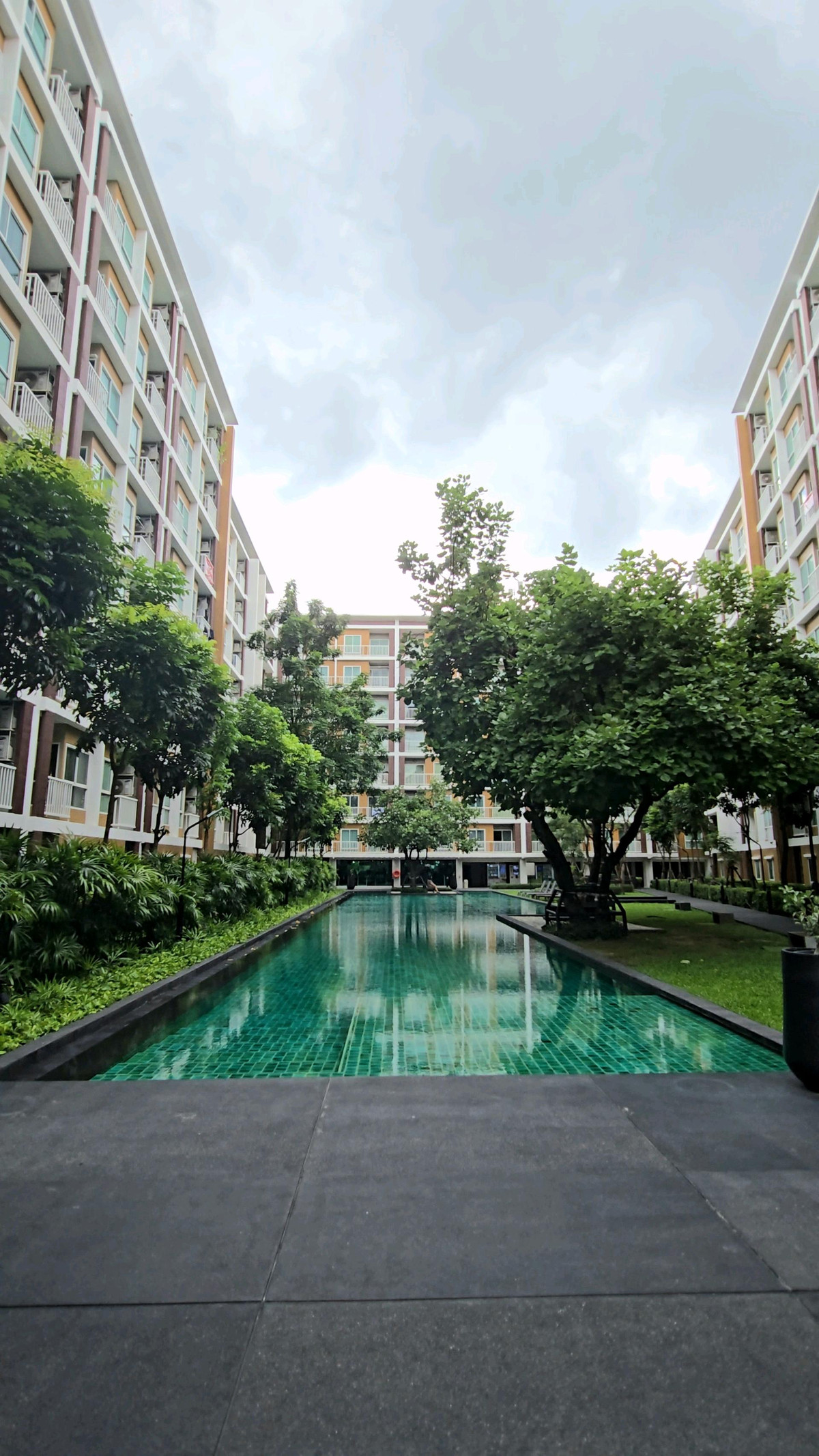 ขายคอนโดเลียบทางด่วนรามอินทรา : (( ขายด่วน )) วีอนโด เอกมัย-รามอินทรา ติดตลาดเลียบด่วนรามอินทรา และ MRT วัชระพล 700 เมตร