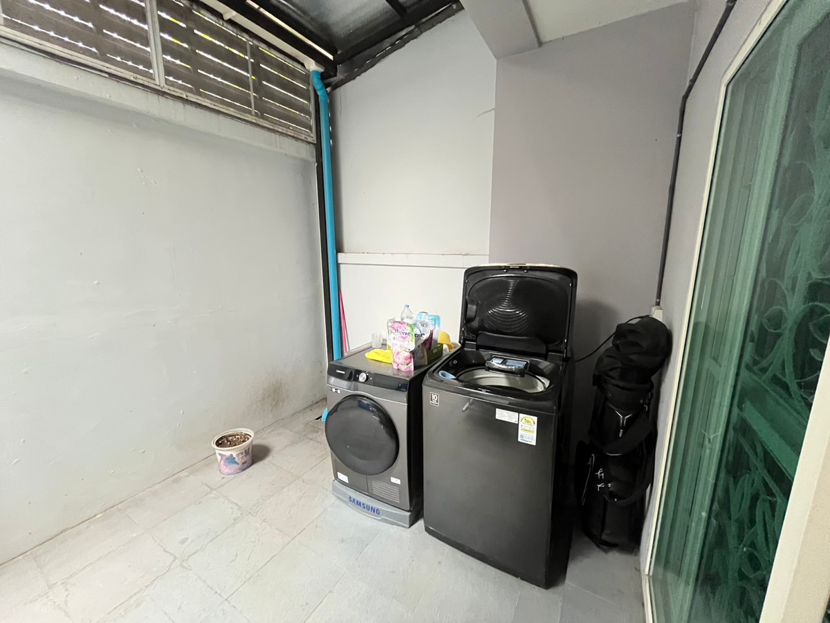 For SaleTownhomePattanakan, Srinakarin : HOT DEAL Townhome for sale with tenants | The Exclusive Pattanakarn 44 | Invest and receive immediate income 🏷️ Peeraphong FIFA | 087-808-3690