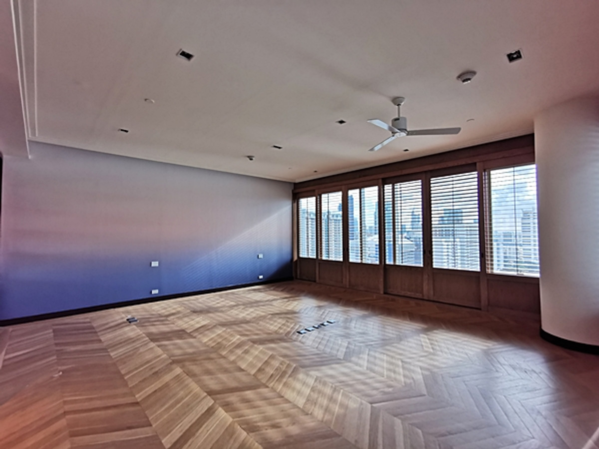 ขายคอนโดวิทยุ ชิดลม หลังสวน : 2 ห้องนอน ห้องสวยวิวสูง ที่ 185 Ratchadamri , Contact 062-496-6454