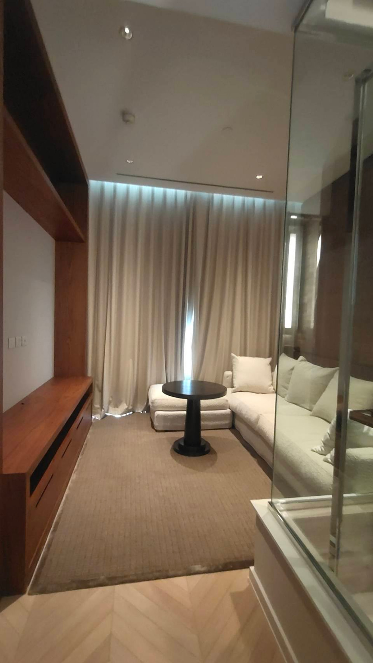 ให้เช่าคอนโดสาทร นราธิวาส : FOUR SEASONS PRIVATE RESIDENCES 4 ห้องนอน 4 ห้องน้ำ มีอ่างอาบน้ำ , วิวแม่น้ำ คอนโดริมแม่น้ำเจ้าพระยา  