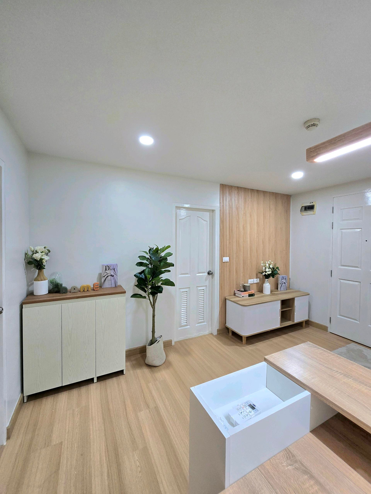 ขายคอนโดลาดพร้าว101 แฮปปี้แลนด์ : ไม่มีรถส่วนตัวก็อยู่สบาย เพราะใกล้รถไฟฟ้าแค่ 190 เมตร ส่วนกลางมีให้ สระว่ายน้ำ ฟิตเนส ฟิลรีสอร์ทเลย #เดอะนิชไอดีลาดพร้าว130 🏡✅️