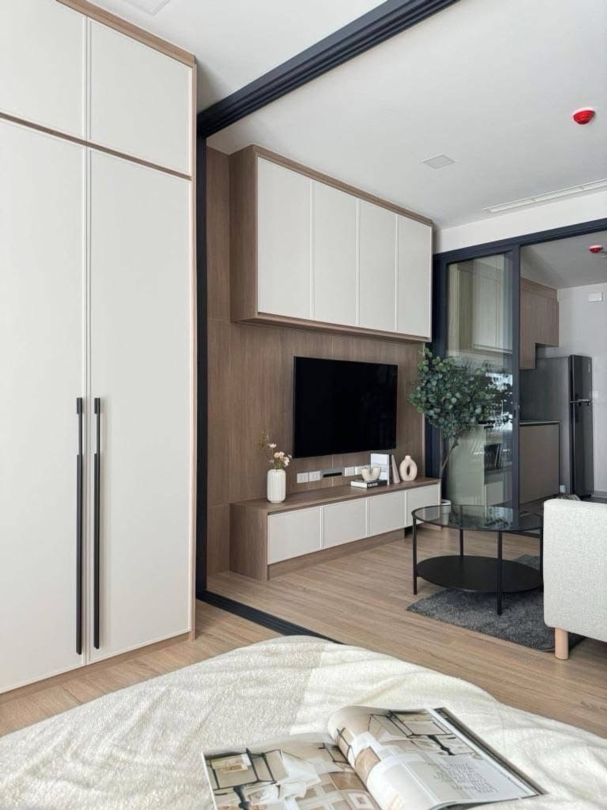 For RentCondoRatchathewi,Phayathai : For rent XT PHAYATHAI, 12th floor, Building A, size 42 sq m, price 25,000 baht 🔥 near BTS Phaya Thai 🚝 ready to move in, negotiable!!