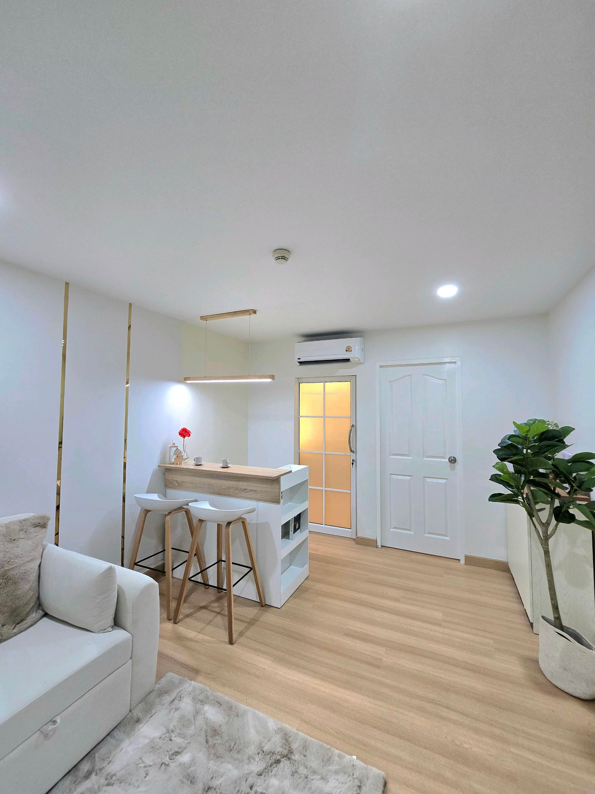 ขายคอนโดลาดพร้าว101 แฮปปี้แลนด์ : ไม่มีรถส่วนตัวก็อยู่สบาย เพราะใกล้รถไฟฟ้าแค่ 190 เมตร ส่วนกลางมีให้ สระว่ายน้ำ ฟิตเนส ฟิลรีสอร์ทเลย #เดอะนิชไอดีลาดพร้าว130 🏡✅️