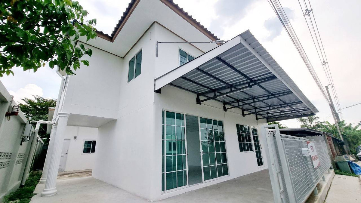 For SaleHousePathum Thani,Rangsit, Thammasat : 🚩 For sale: detached house, office, room for rent, workers room, within an area of ​​66.3 square wah, along Khlong Si Road, Khlong Luang.