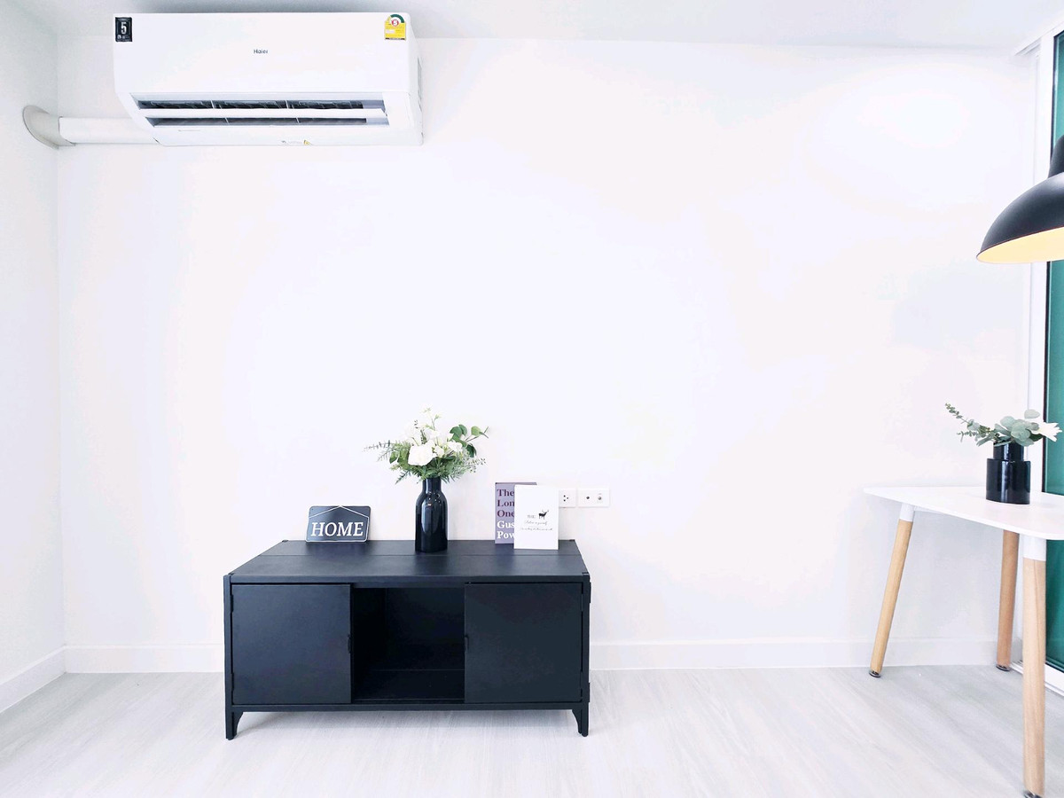 ขายคอนโดเลียบทางด่วนรามอินทรา : ส่วนกลางฟีลดีเต็ม 10 🔥 ขาช็อปต้องมาเช็คอิน !! วีคอนโด เอกมัยรามอินทราห้องพร้อมอยู่  ใกล้ตลาด เลียบด่วนรามอินทรา แค่กำแพงกั้น !! 