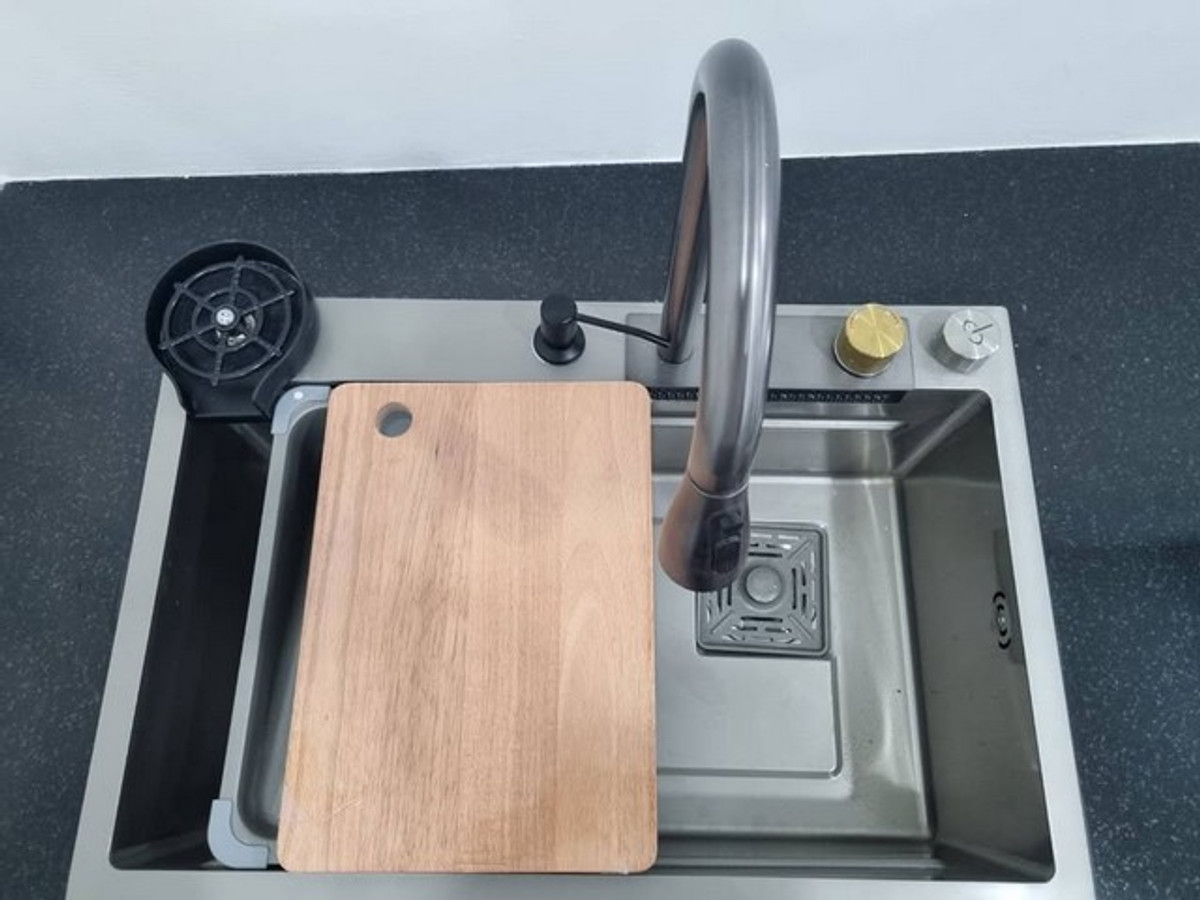 For RentHousePattanakan, Srinakarin : HR3183 2-story detached house for rent in Phatthanakan area, prime location near the expressway, 1 minute, can register a company, can do Airbnb.