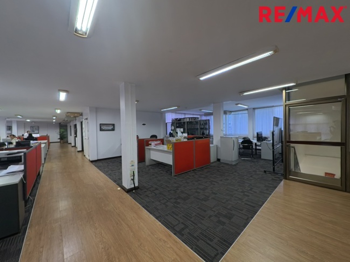 ขายอาคารพาณิชย์บางนา แบริ่ง ลาซาล : [PREMIUM SALE] ขายอาคารพาณิชย์ 6 คูหา 329 ตร.ว. ติดถนนศรีนครินทร์ / 6-Unit Commercial Building | 329 Sq. Wah | Srinakarin Main Road