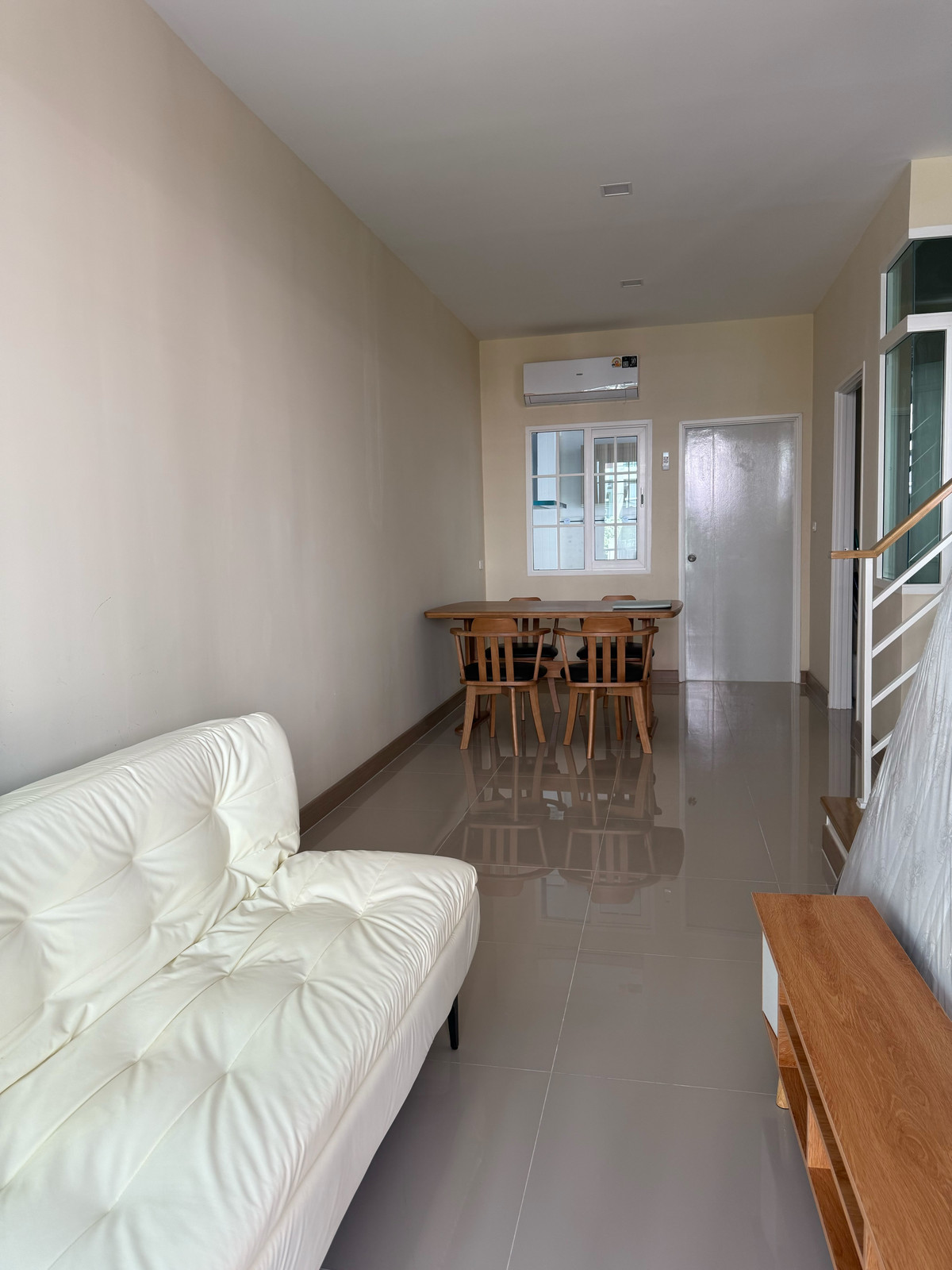 For RentTownhomePathum Thani,Rangsit, Thammasat : Golden Town Future Park Rangsit, beautiful new house, very good location, 5 minutes to Future Park. Vacant and ready to rent!