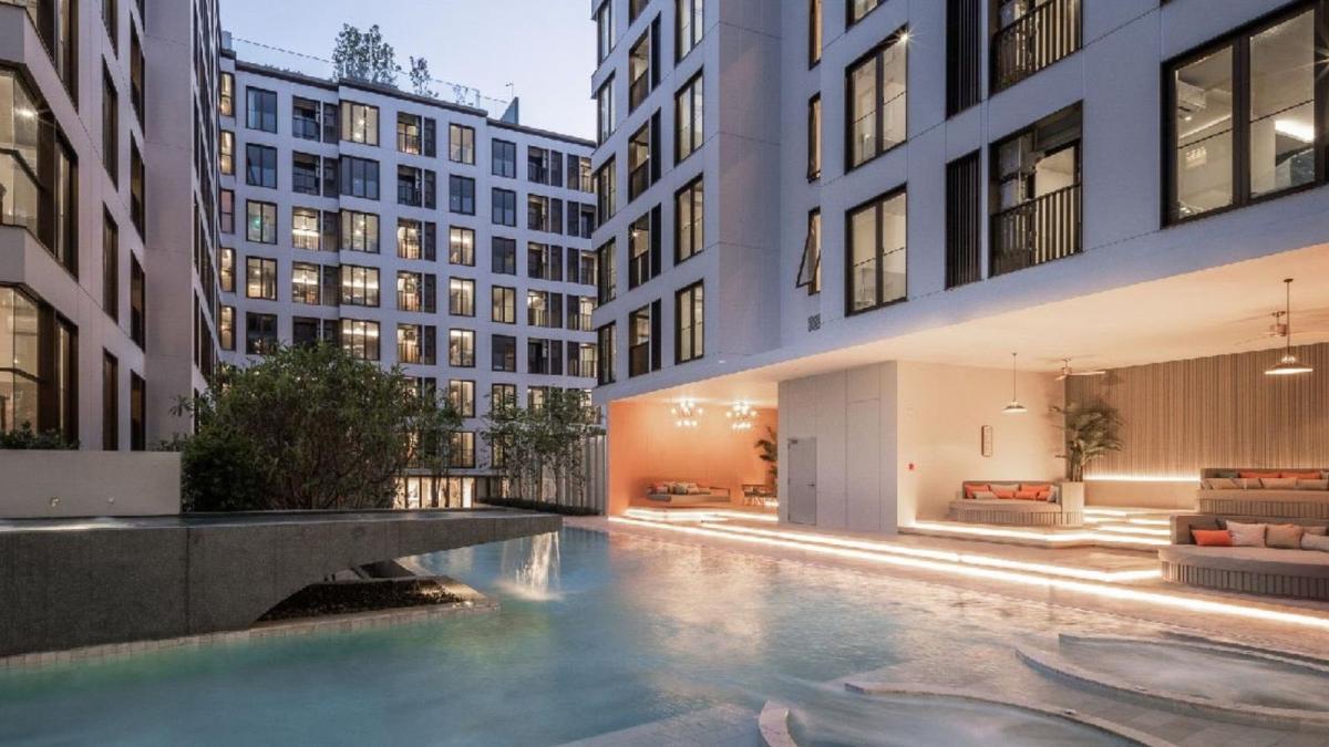 For RentCondoSukhumvit, Asoke, Thonglor : 🔥For Rent Now🔥 Chapter Thonglor 25 Low Rise, brand new unit, fully furnished with furniture and appliances, ready to move in. Convenient transportation with shuttle service to BTS Thonglor❗