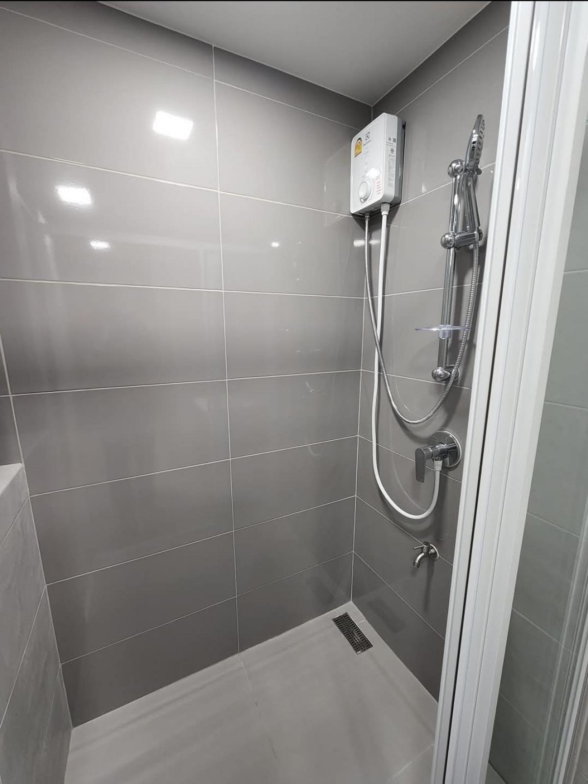 For RentCondoPathum Thani,Rangsit, Thammasat : 🚩For rent: Duplex room, 2 floors, Modiz Launch, 31st floor, view, Thammasat University. Balcony facing north, ground floor area 29 sq m.