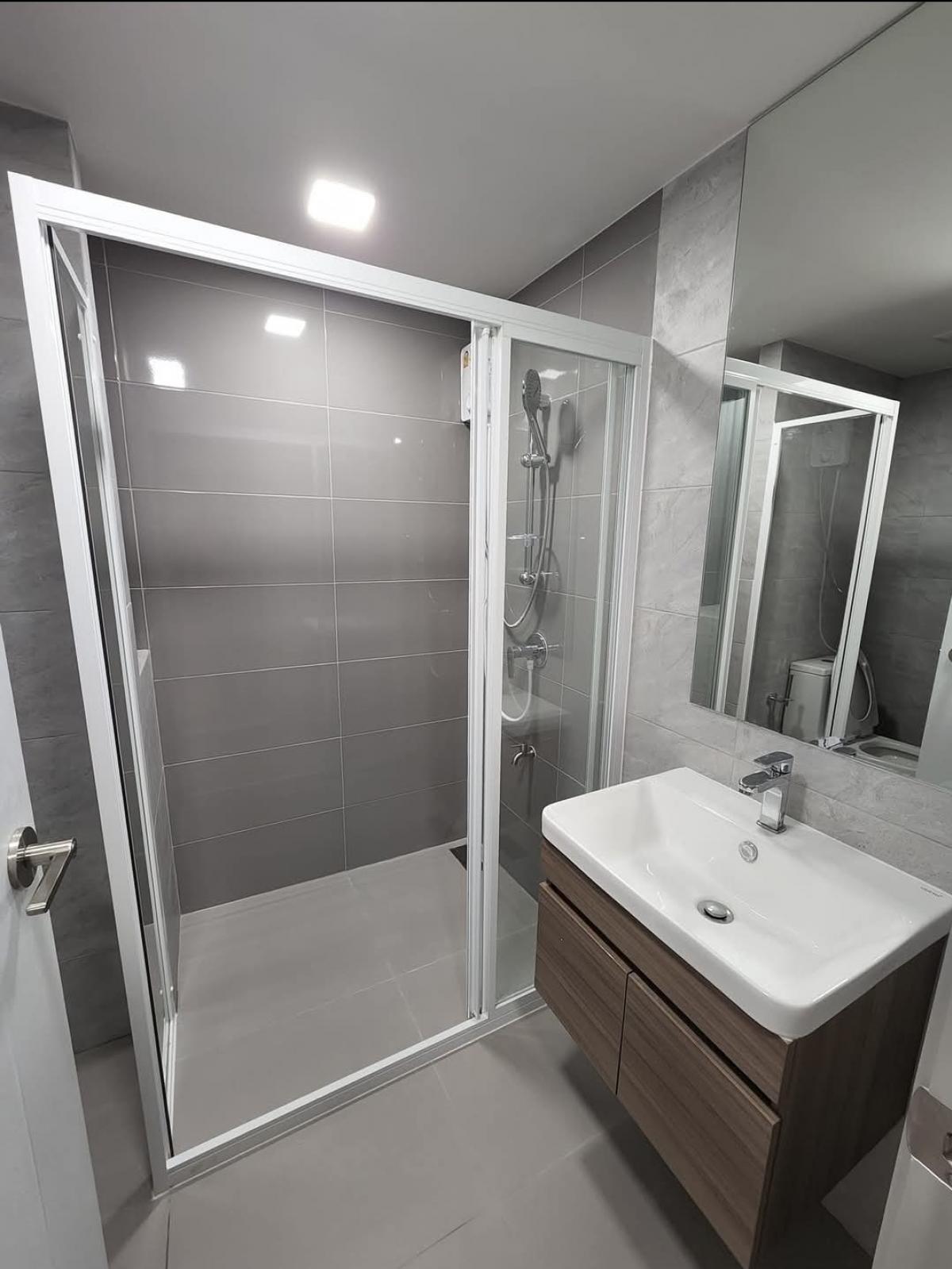 For RentCondoPathum Thani,Rangsit, Thammasat : 🚩For rent: Duplex room, 2 floors, Modiz Launch, 31st floor, view, Thammasat University. Balcony facing north, ground floor area 29 sq m.