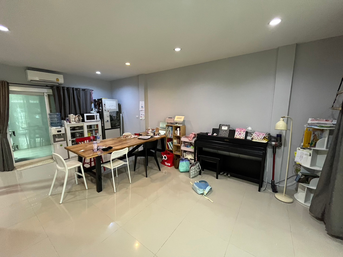 For SaleTownhomePattanakan, Srinakarin : HOT DEAL Townhome for sale with tenants | The Exclusive Pattanakarn 44 | Invest and receive immediate income 🏷️ Peeraphong FIFA | 087-808-3690