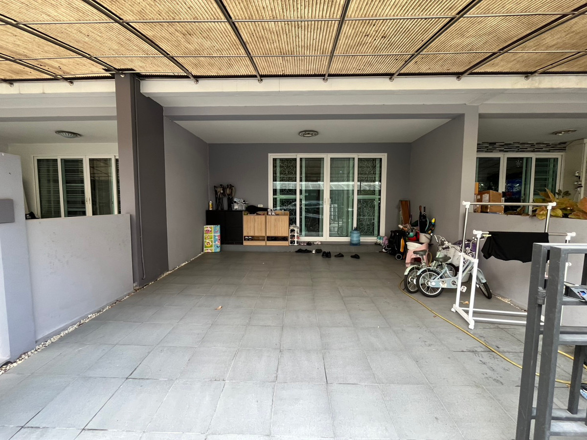 For SaleTownhomePattanakan, Srinakarin : HOT DEAL Townhome for sale with tenants | The Exclusive Pattanakarn 44 | Invest and receive immediate income 🏷️ Peeraphong FIFA | 087-808-3690