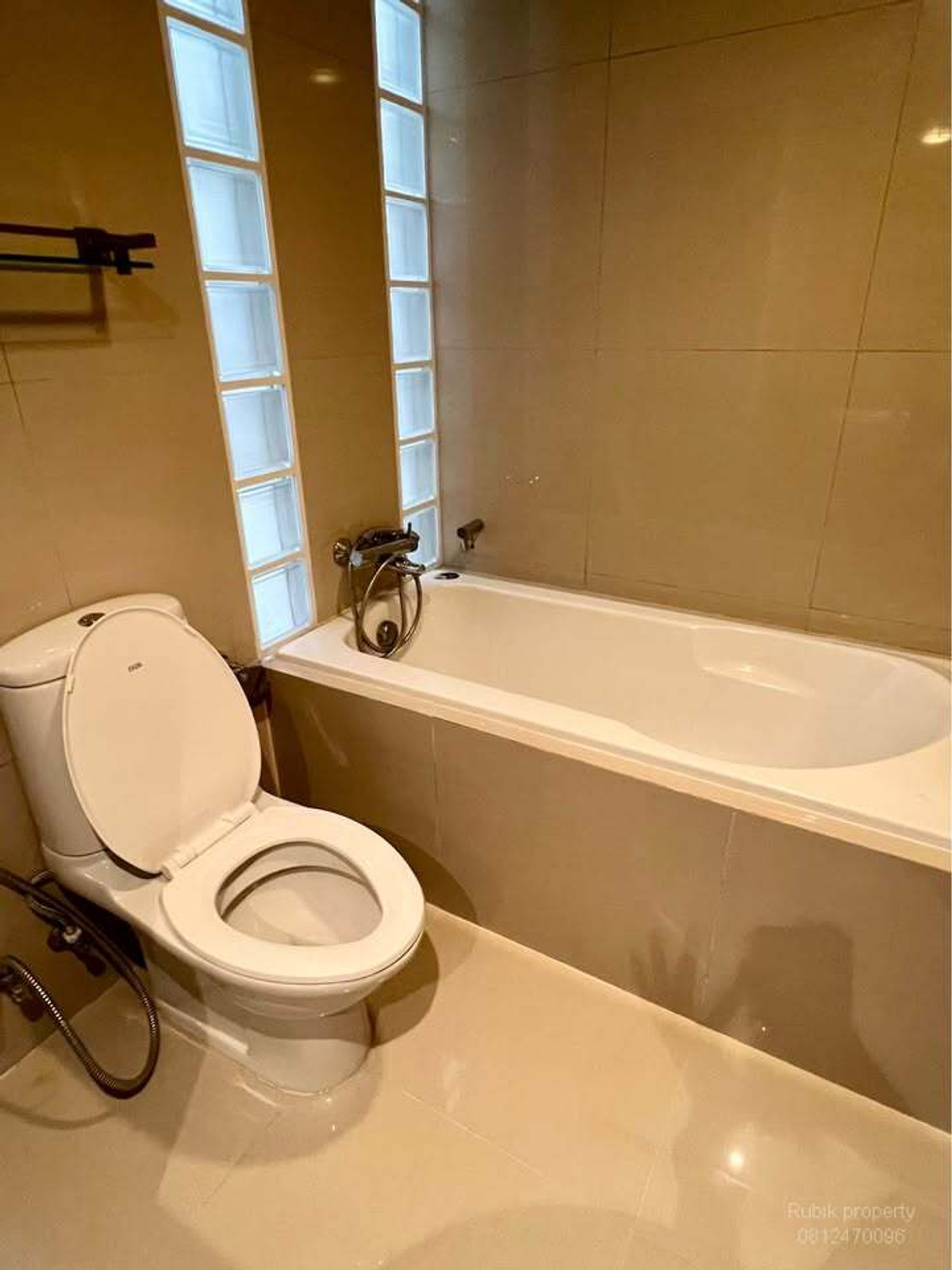 For RentCondoRatchadapisek, Huaikwang, Suttisan : 🔥THE KRIS RATCHADAPISAK | 2 bedrooms, 2 bathrooms, near MRT Sutthisan, can actually walk! 🔥 RB1598