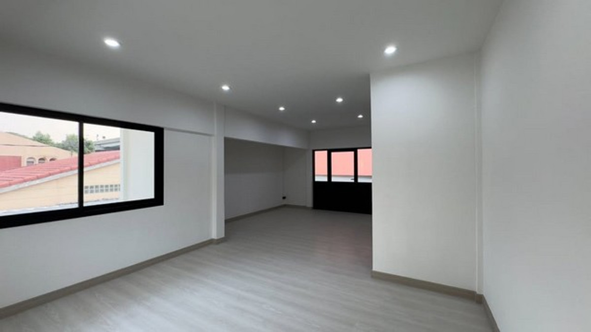 For RentHousePattanakan, Srinakarin : HR3183 2-story detached house for rent in Phatthanakan area, prime location near the expressway, 1 minute, can register a company, can do Airbnb.