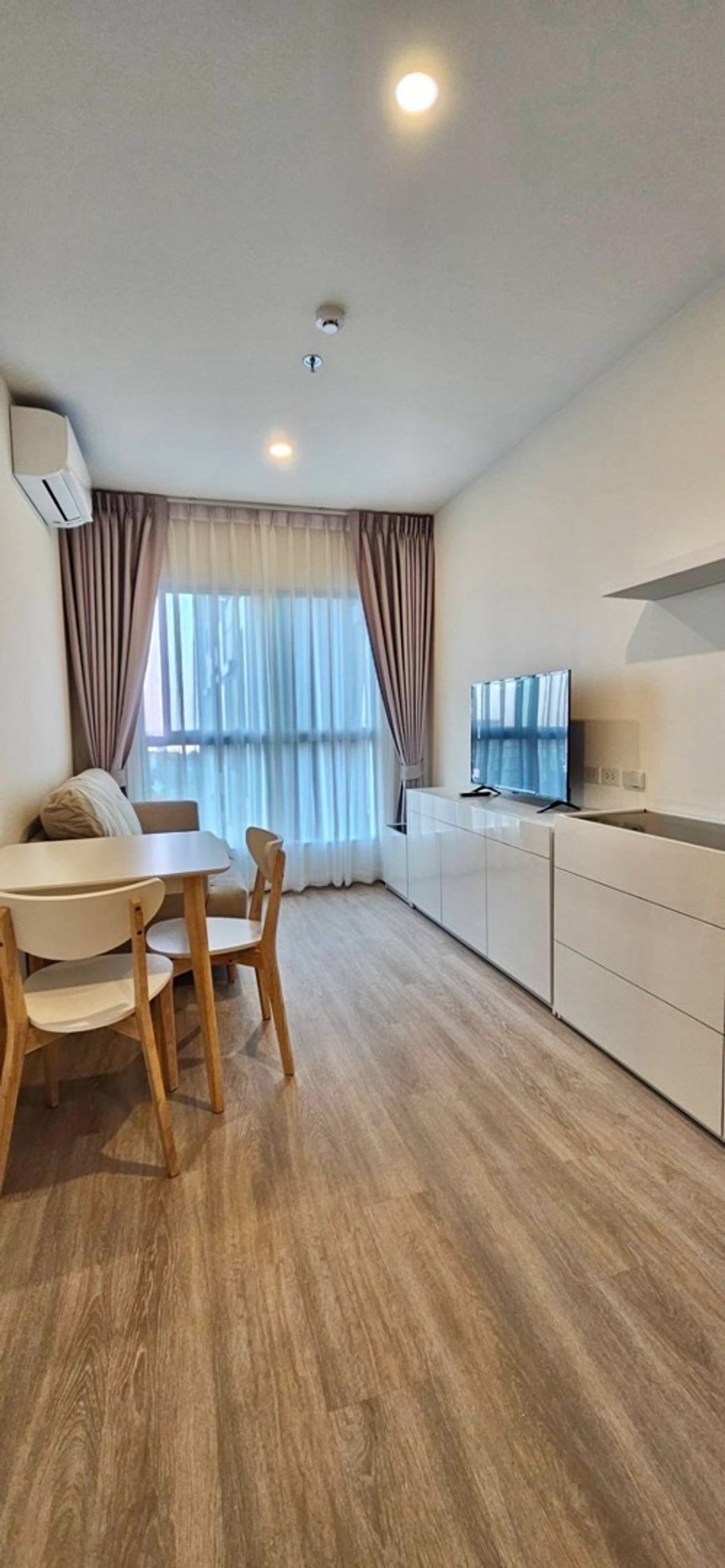 ให้เช่าคอนโดแจ้งวัฒนะ เมืองทอง : 📍 โครงการ : Lumpini Place แจ้งวัฒนะ–ปากเกร็ด สเตชั่น🚝 ใกล้ : MRT ปากเกร็ด (สายสีชมพู)💵 ราคาเช่า : 11,000 บาท / เดือน จาก 13,000