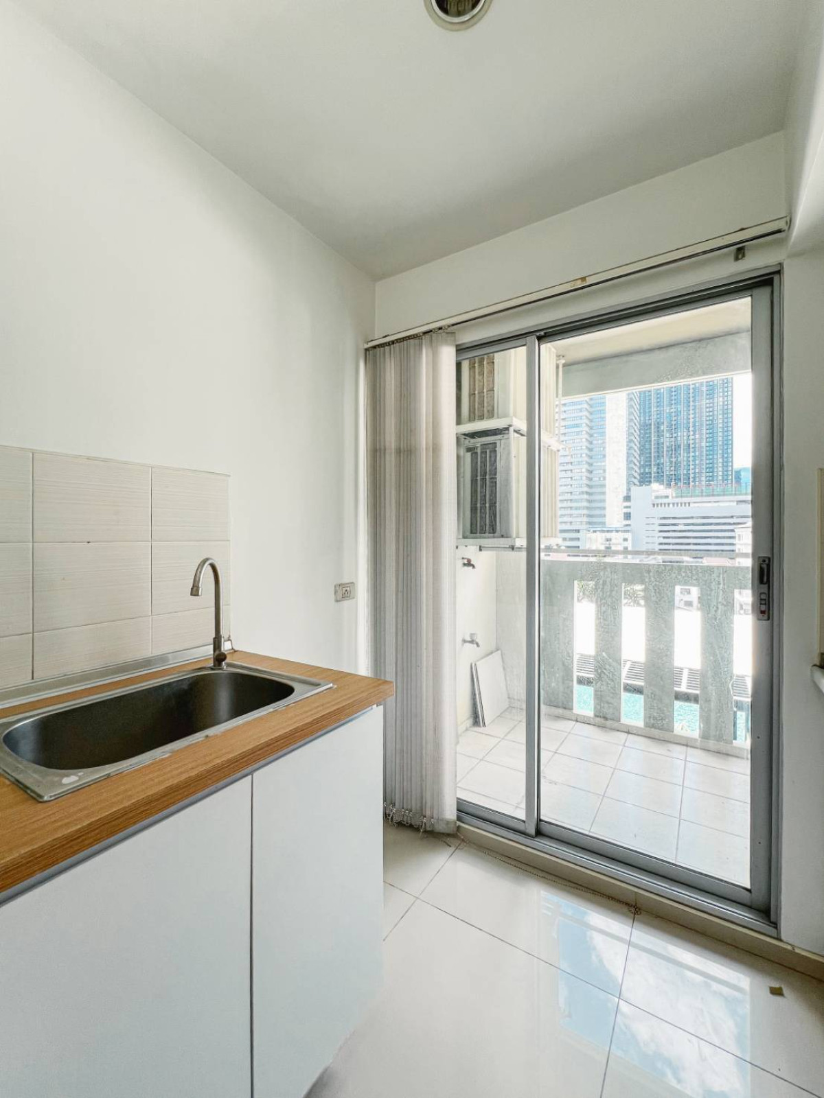 ขายคอนโดพระราม 9 เพชรบุรีตัดใหม่ RCA : ขายคอนโด ลุมพินี เพลส พระราม 9 - รัชดา MRT-พระราม 9 ห้วยขวาง เขต ห้วยขวาง กรุงเทพ CX-140845 (S)