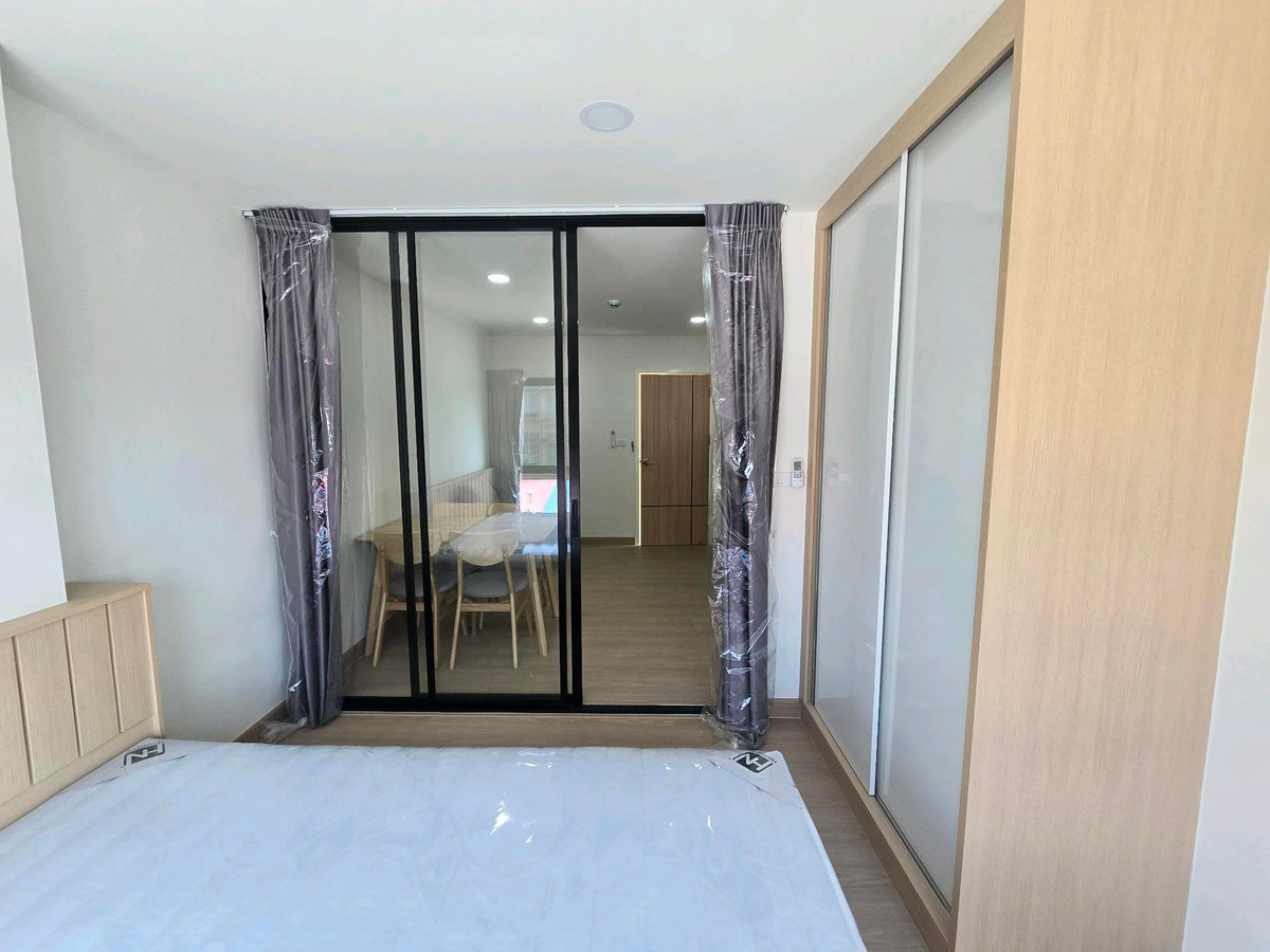 For RentCondoRama5, Ratchapruek, Bangkruai : Condo for rent, brand new (corner room) with furniture. Completely decorated electrical appliances Just carry your bags and move in. Very good location, fully furnished, ready for rent.