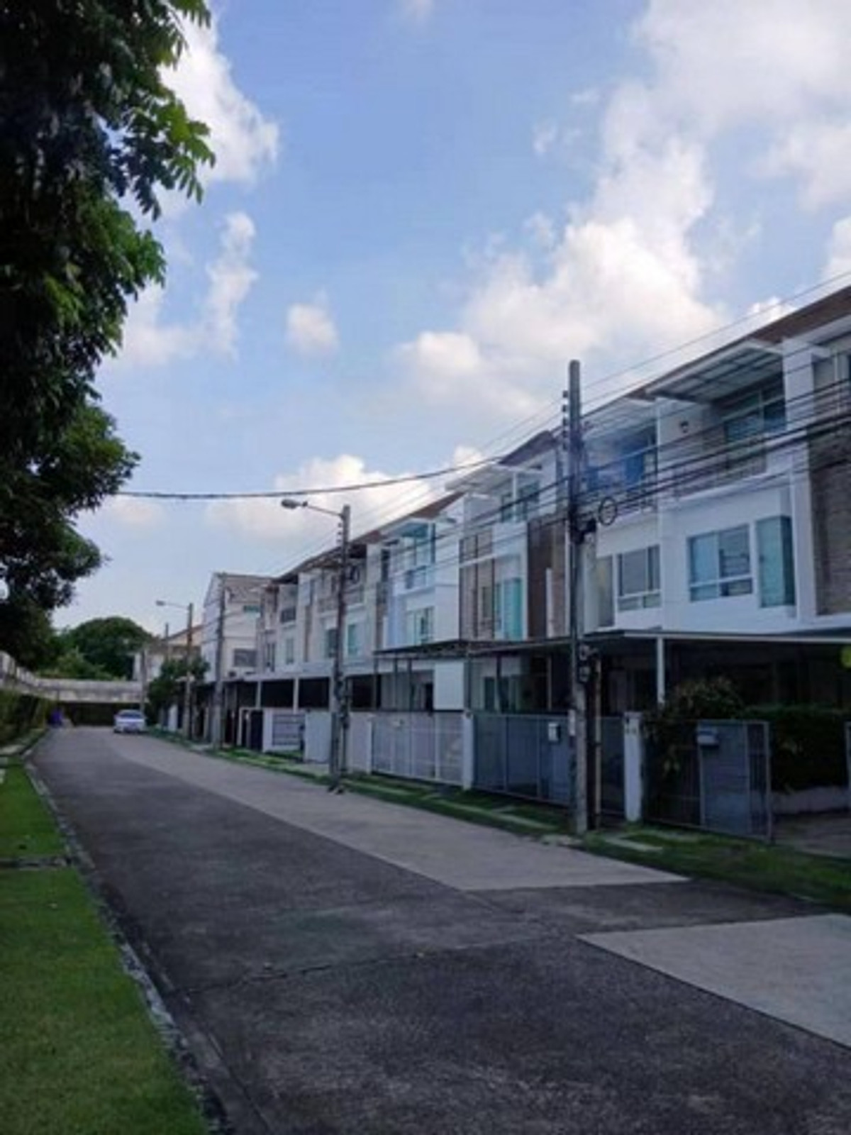 For RentTownhomePattanakan, Srinakarin : HR3177 3-story townhome for rent 